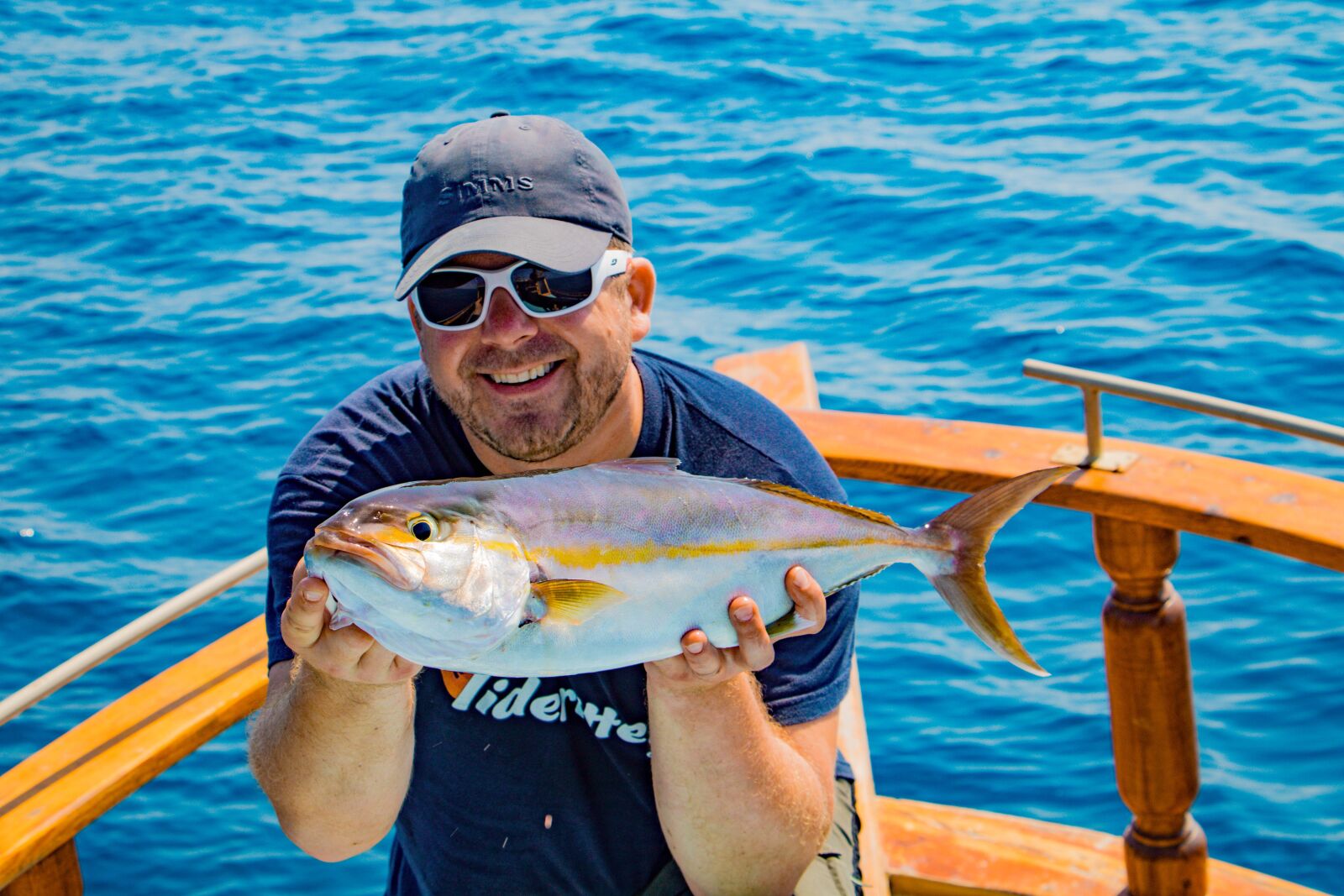 Canon EOS 750D (EOS Rebel T6i / EOS Kiss X8i) sample photo. Fish, tuna, fisherman photography