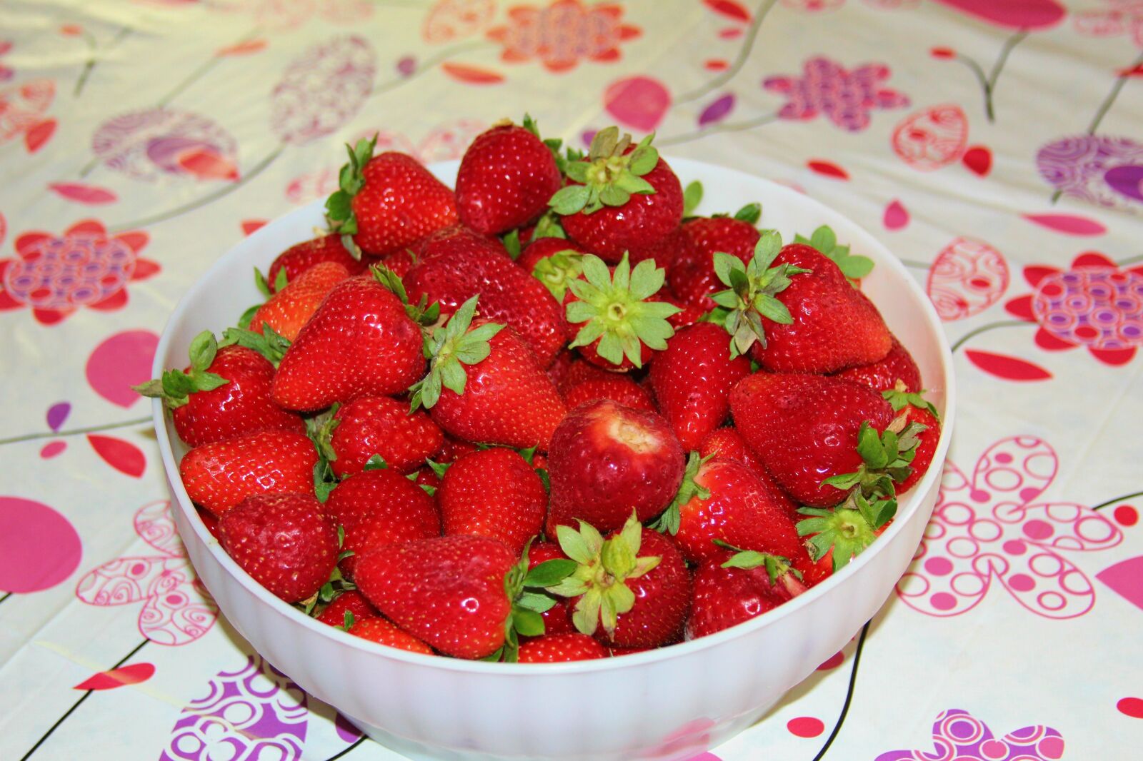 Canon EF 28-135mm F3.5-5.6 IS USM sample photo. Fruit, rossa photography