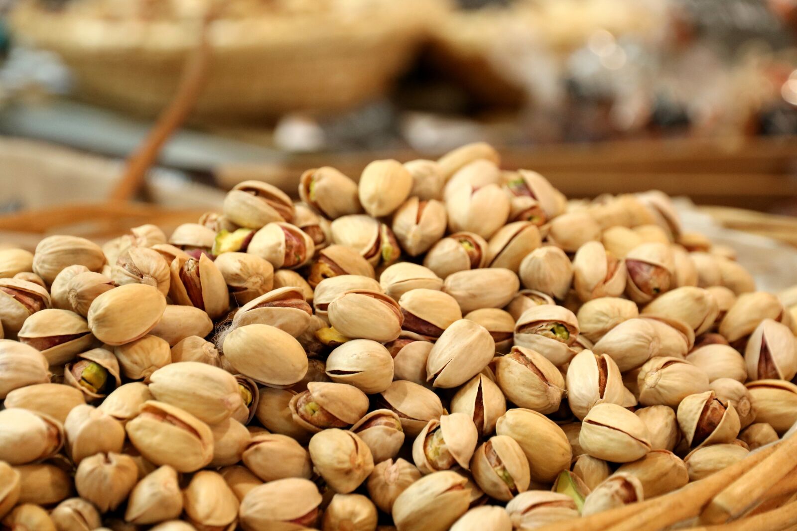 Canon EF-S 15-85mm F3.5-5.6 IS USM sample photo. Pistachios, eat, foodstuffs photography