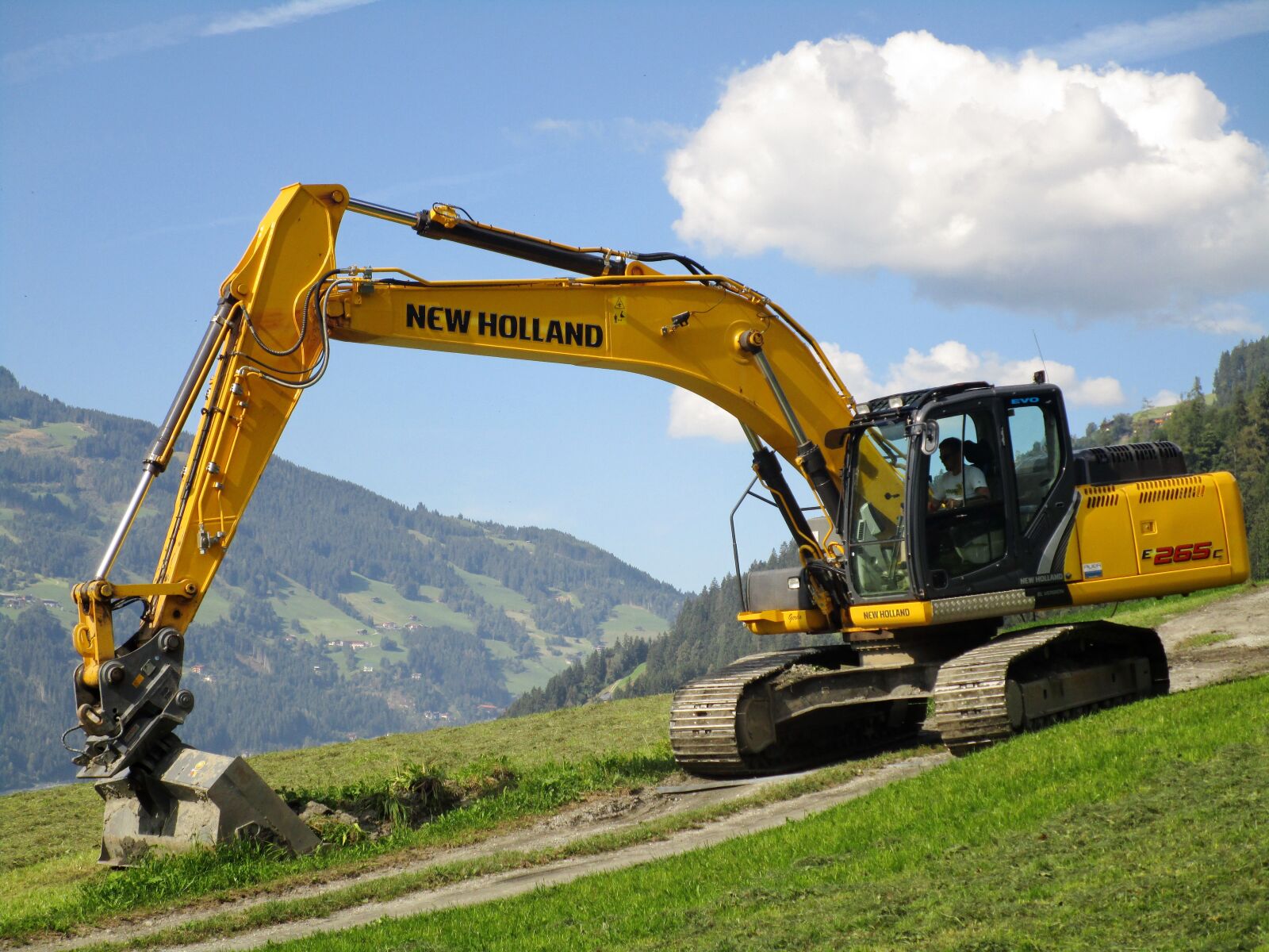 Canon PowerShot ELPH 150 IS (IXUS 155 / IXY 140) sample photo. Excavators, construction work, site photography