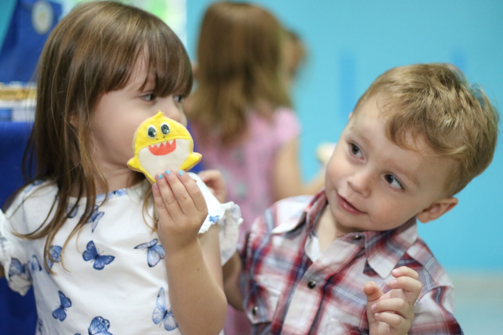 Canon EOS 7D Mark II sample photo. Friends, children, love photography