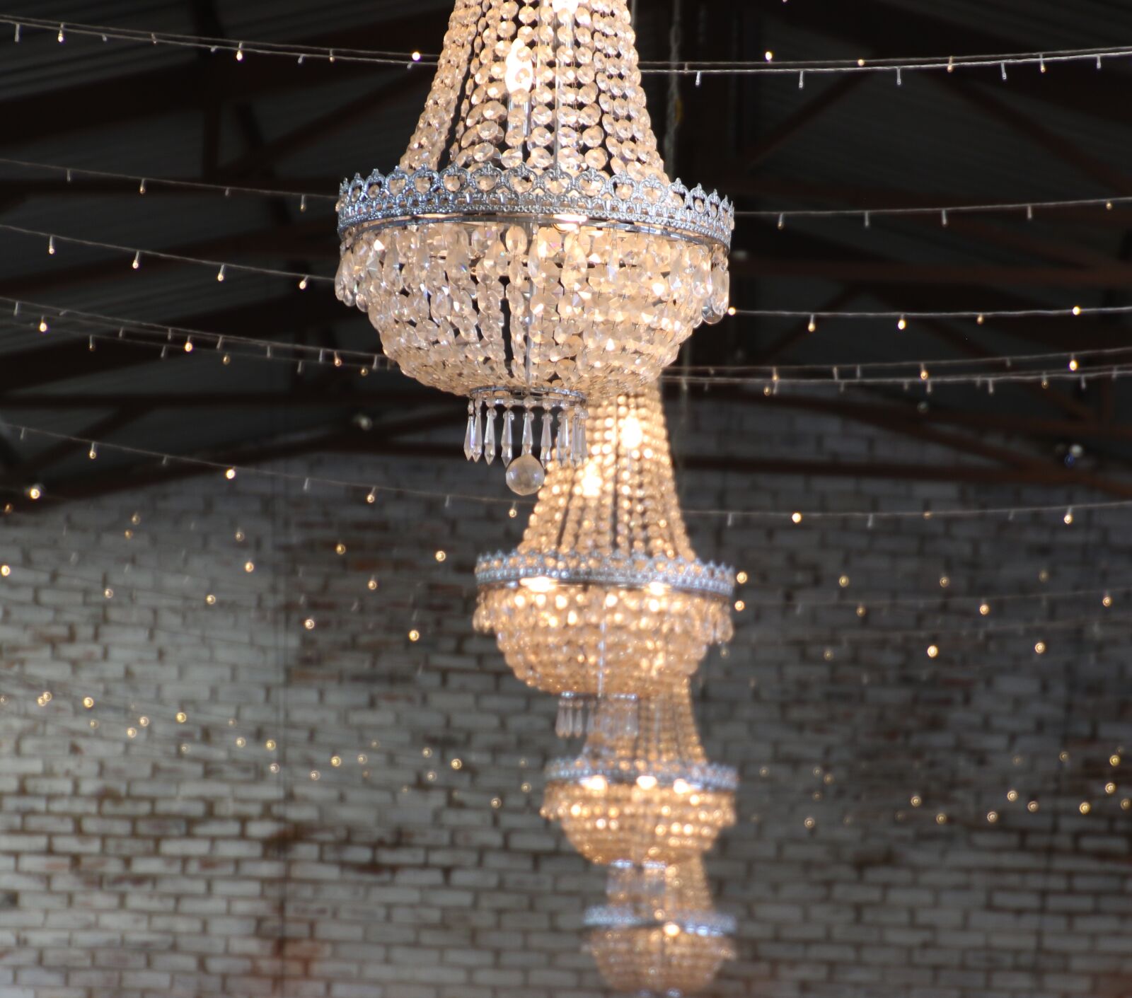 Canon EOS 7D Mark II sample photo. Brights, chandeliers, evening, fairy photography
