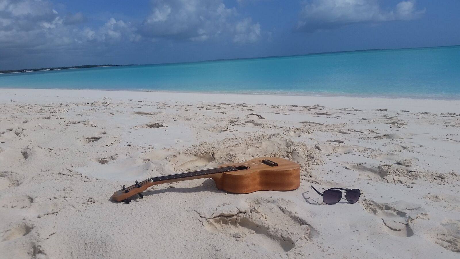 Samsung Galaxy S5 sample photo. Bahamas, guitar, beach photography