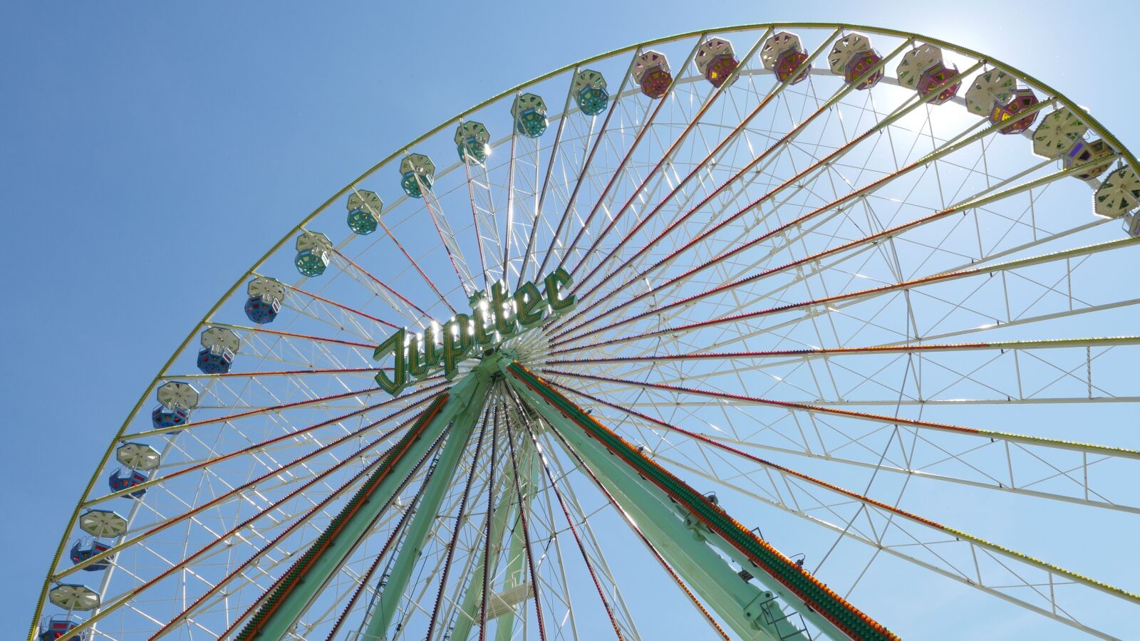 Panasonic Lumix DMC-GH4 sample photo. Ferris wheel, blue sky photography