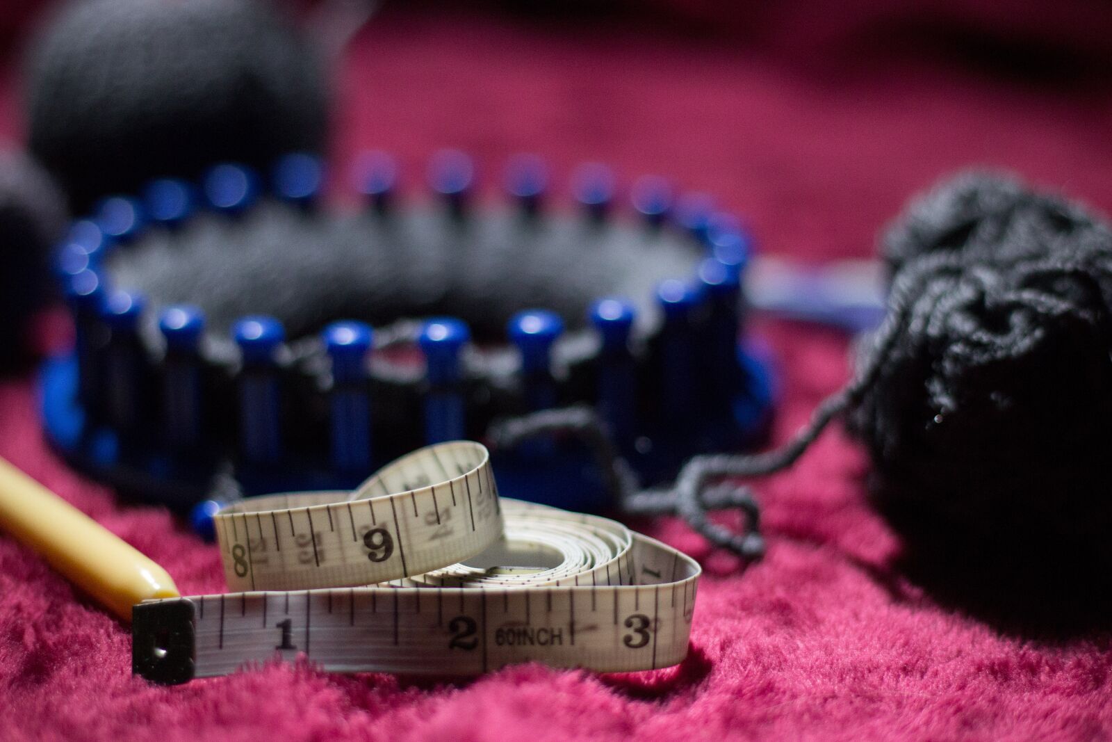 Canon EOS 600D (Rebel EOS T3i / EOS Kiss X5) + Canon EF 50mm F1.8 II sample photo. Sew, yarn, knit photography