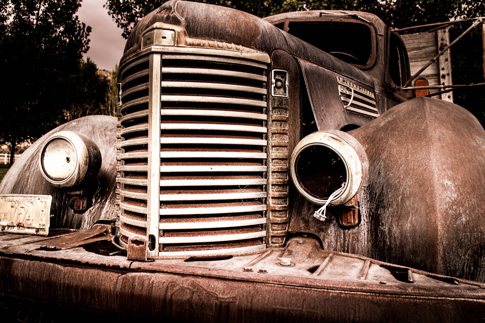 Canon EOS M sample photo. Car, rusty, vintage photography