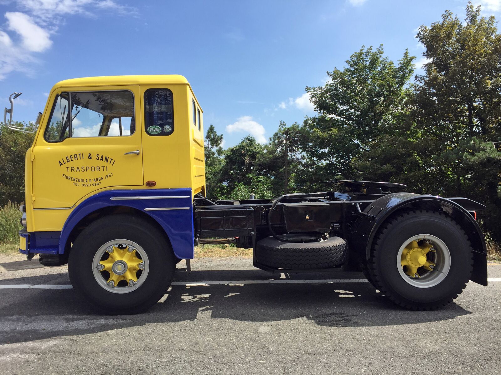 Apple iPhone 6 sample photo. Vintage, truck, retro photography