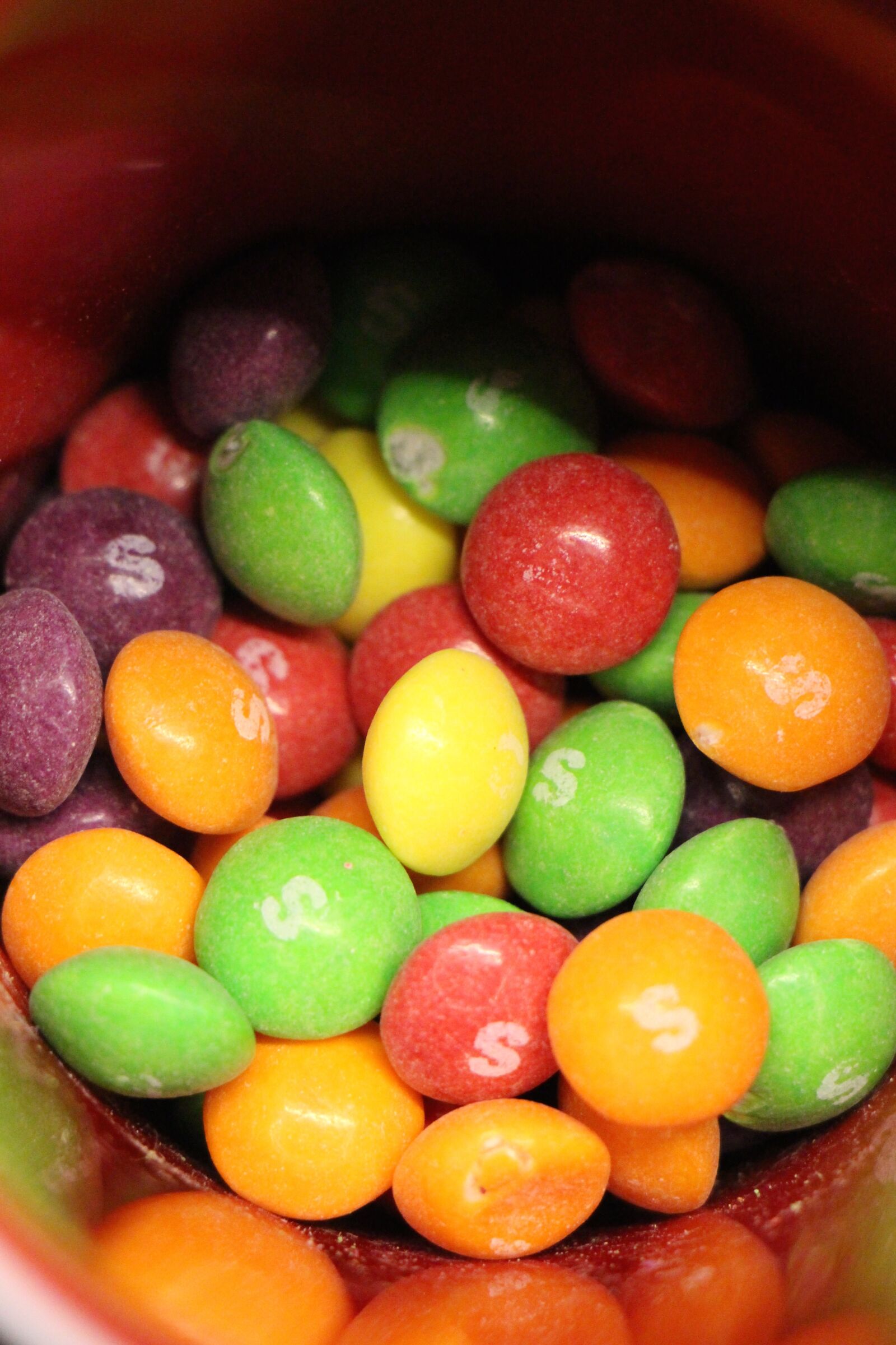 Canon EOS 700D (EOS Rebel T5i / EOS Kiss X7i) sample photo. Smarties, candy, colorful photography