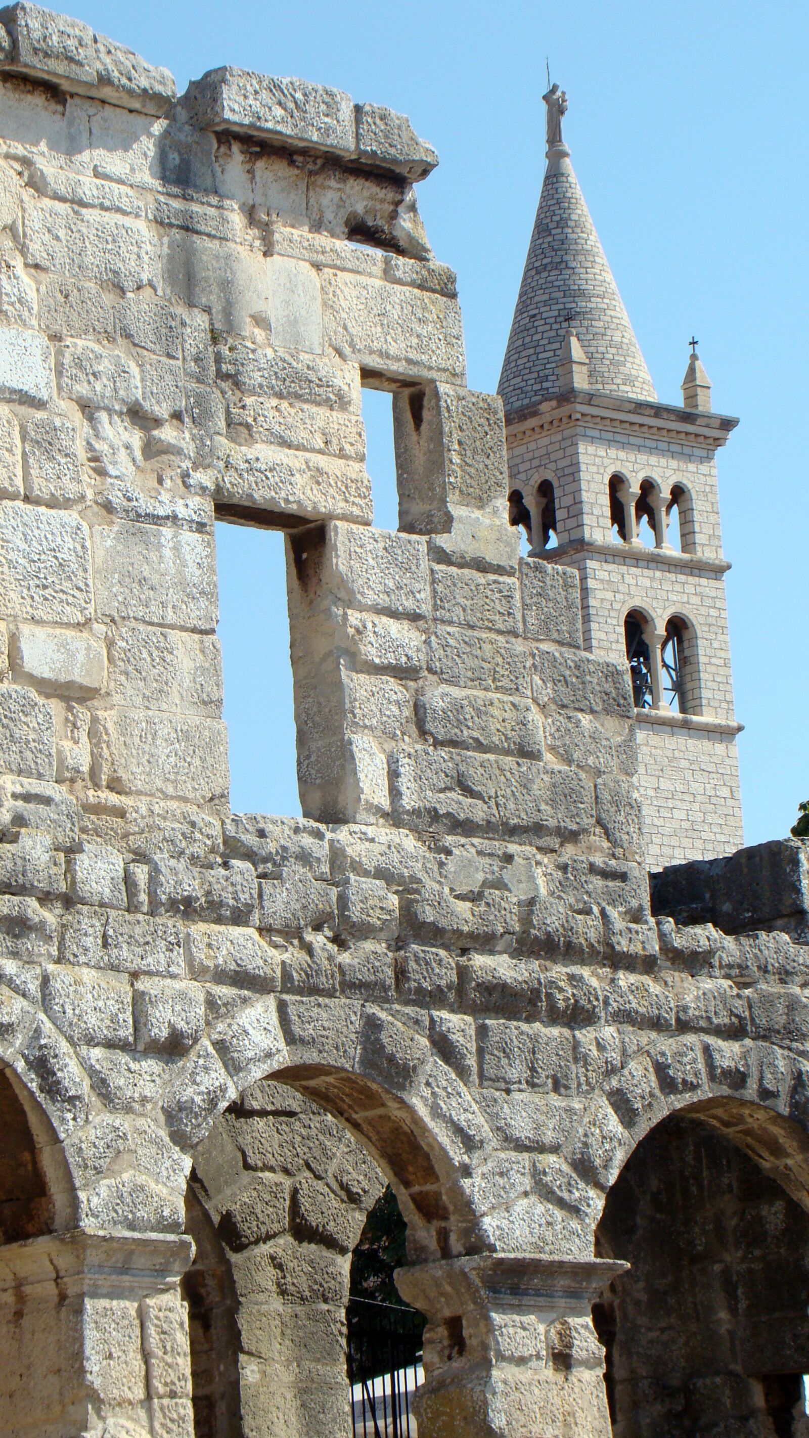 Sony Cyber-shot DSC-H50 sample photo. Pula, the amphitheater, tower photography