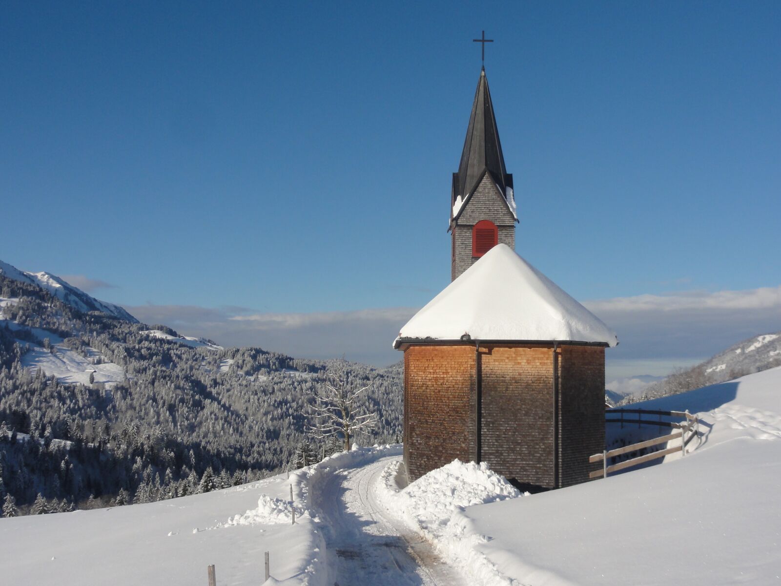 Sony DSC-HX5V sample photo. Winter, chapel, away photography