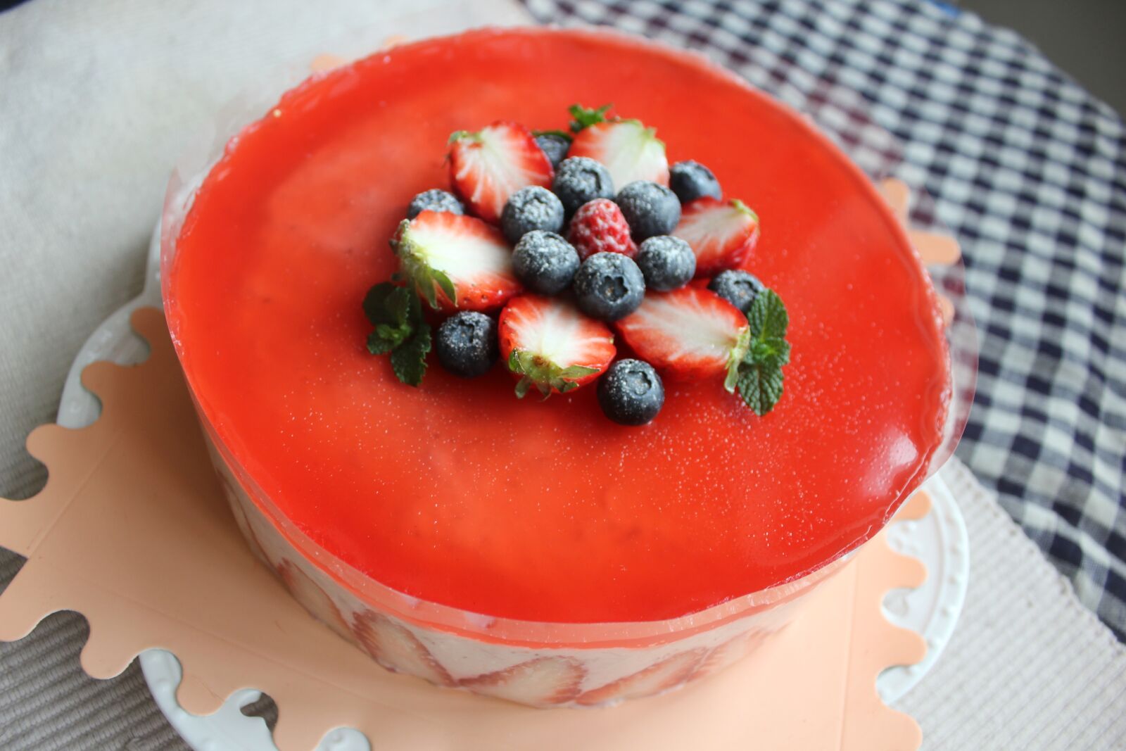 Canon EOS 550D (EOS Rebel T2i / EOS Kiss X4) sample photo. Dessert, cake, strawberry photography