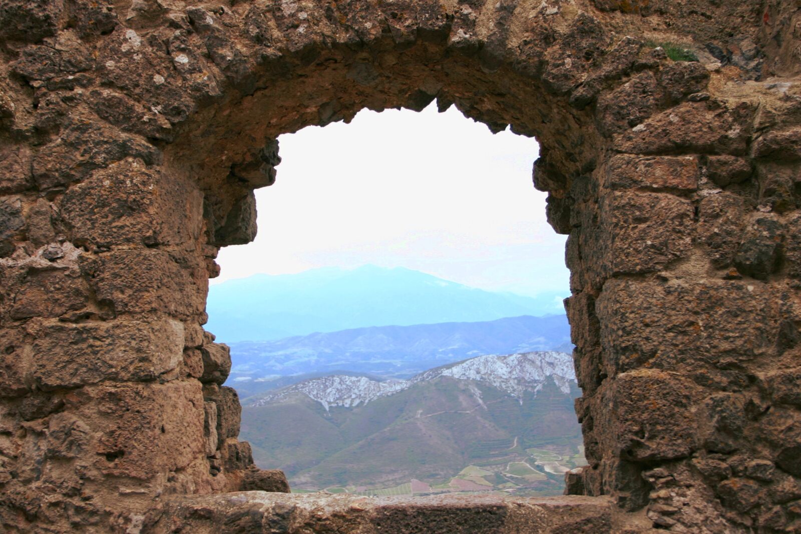 Canon EOS 300D (EOS Digital Rebel / EOS Kiss Digital) sample photo. Landscape, window, stones photography