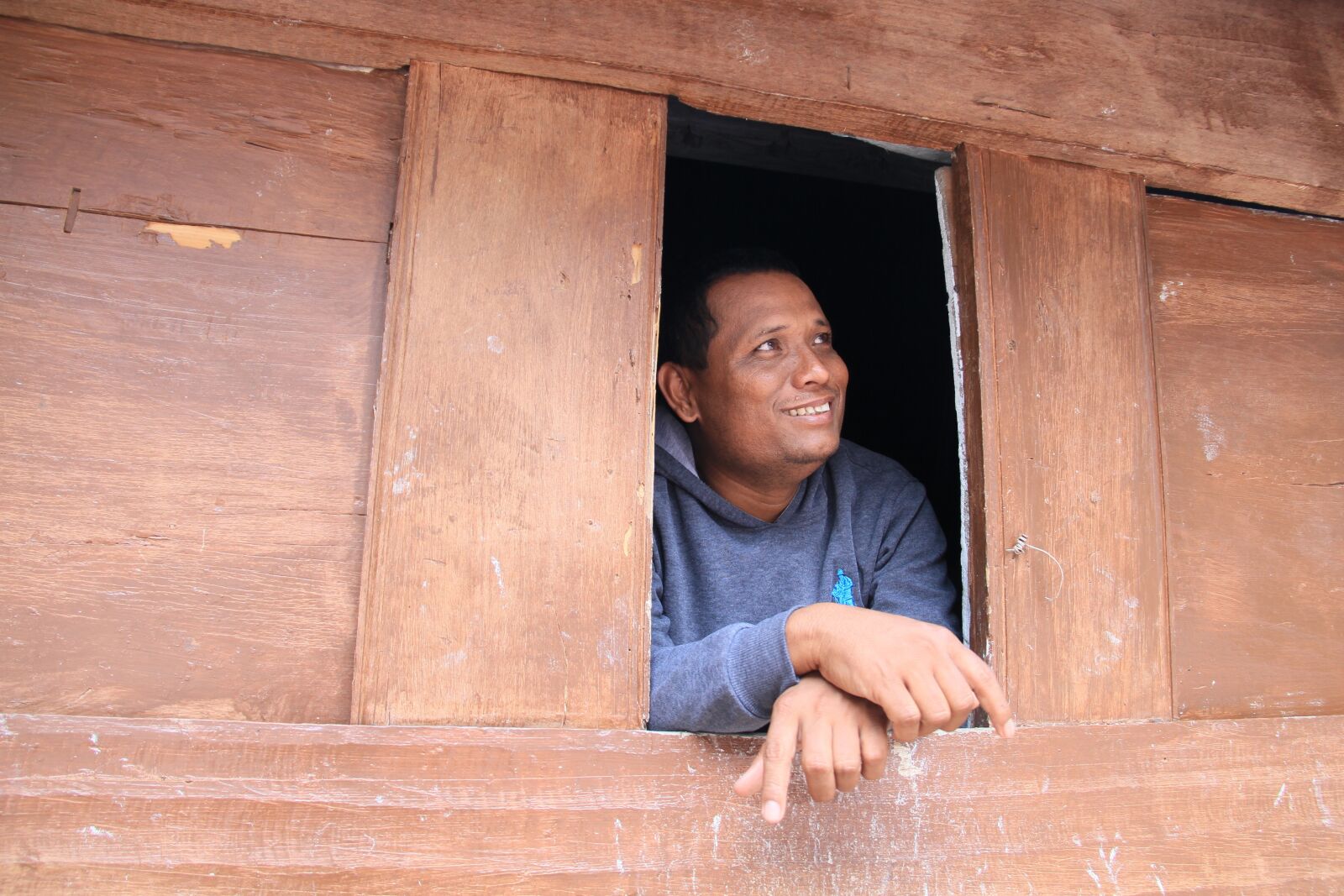 Canon EF-S 18-200mm F3.5-5.6 IS sample photo. Batak, people, man photography