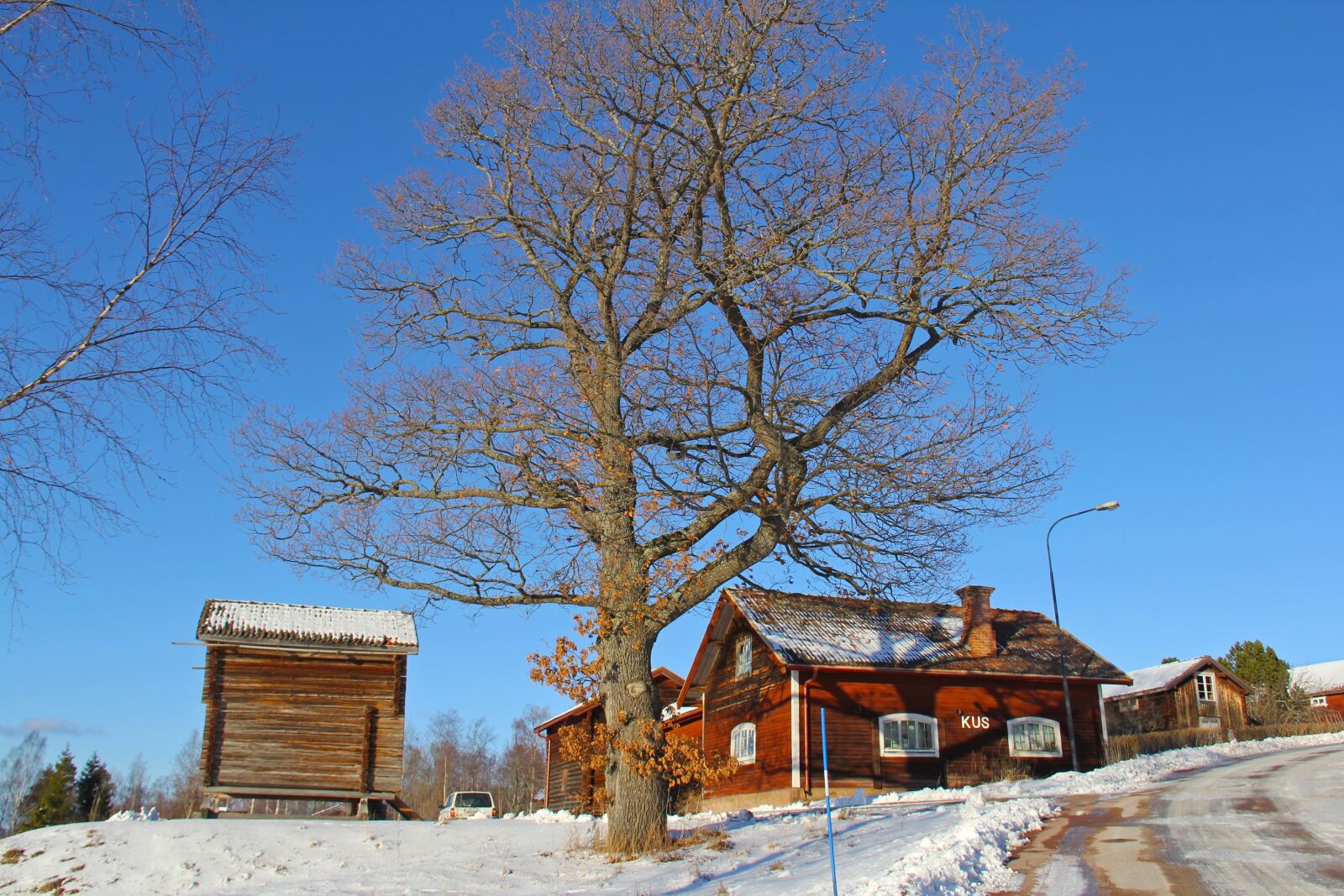 Canon EF-S 18-200mm F3.5-5.6 IS sample photo. Snow, winter, cold photography