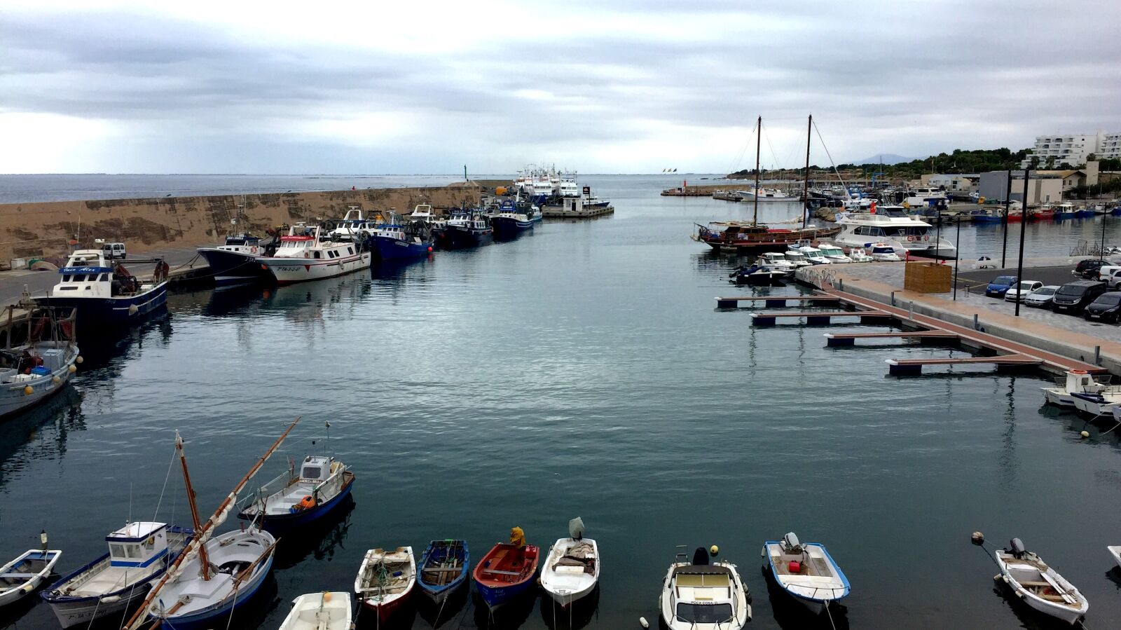 Apple iPhone 6 sample photo. Port, boats, fishermen photography