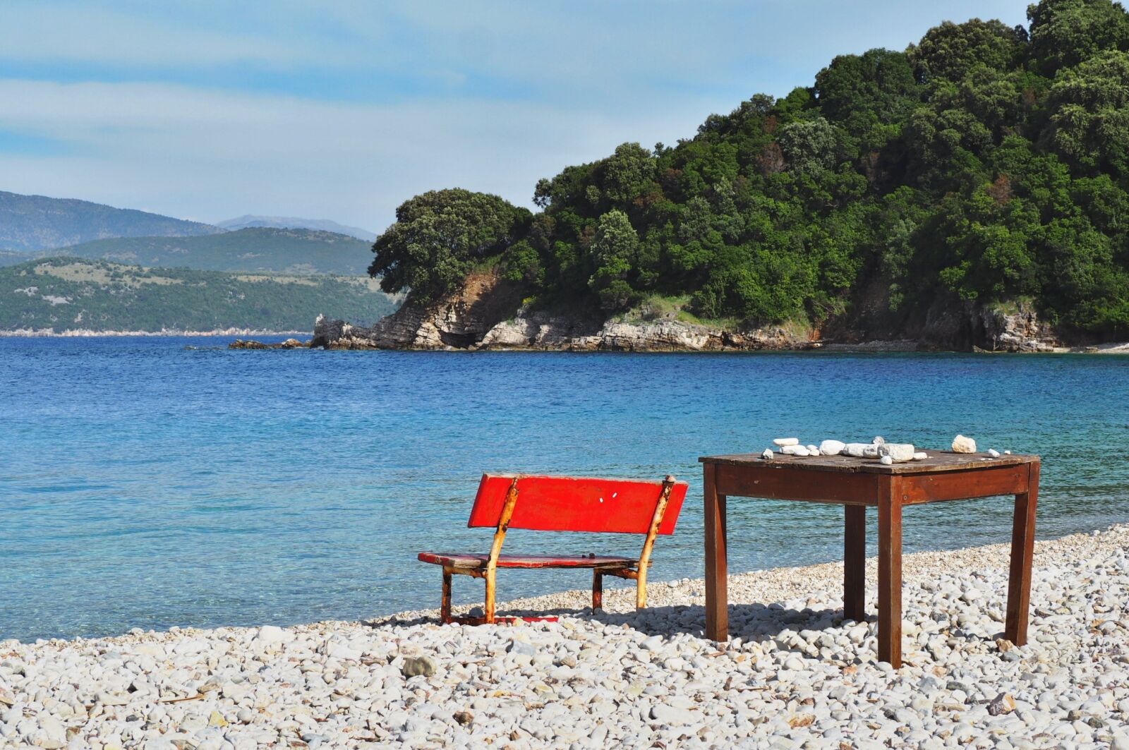 Olympus OM-D E-M10 sample photo. Sea, table, chair photography