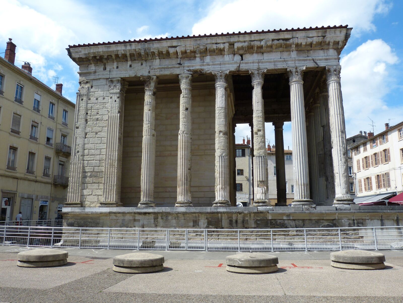 Panasonic Lumix DMC-FZ150 sample photo. Temple, pillar, vienne photography
