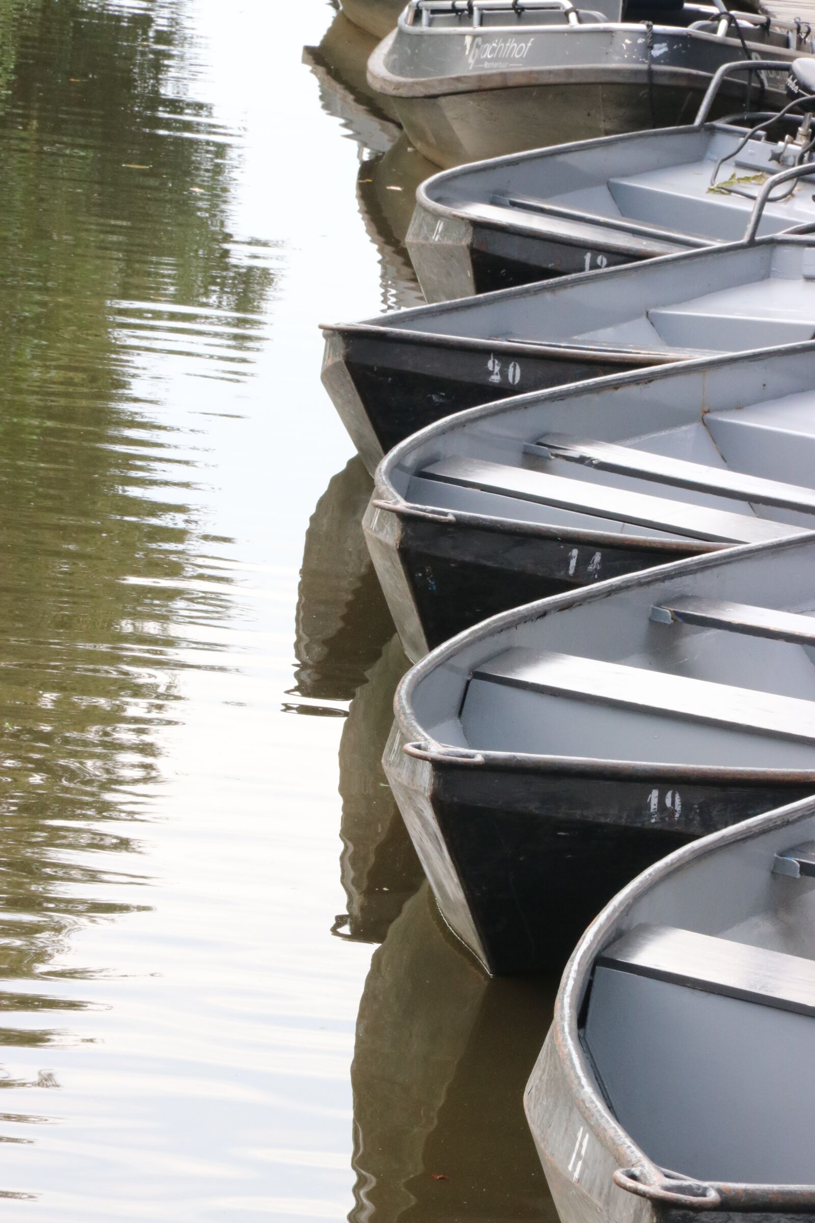 Canon EF-S 18-135mm F3.5-5.6 IS sample photo. Giethoorn, netherlands, boats photography