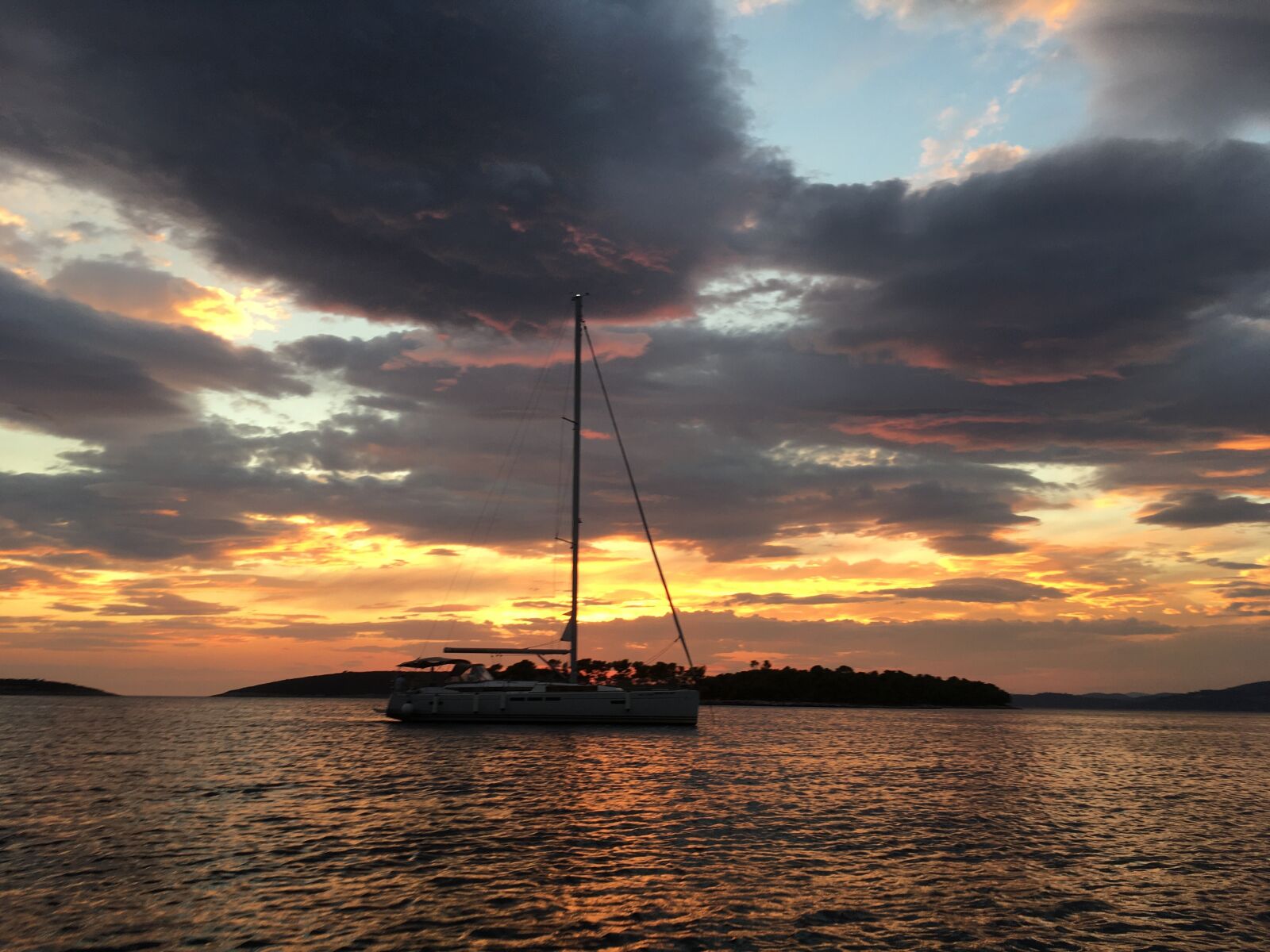 iPhone 6s back camera 4.15mm f/2.2 sample photo. Sunset, ship, sailing photography