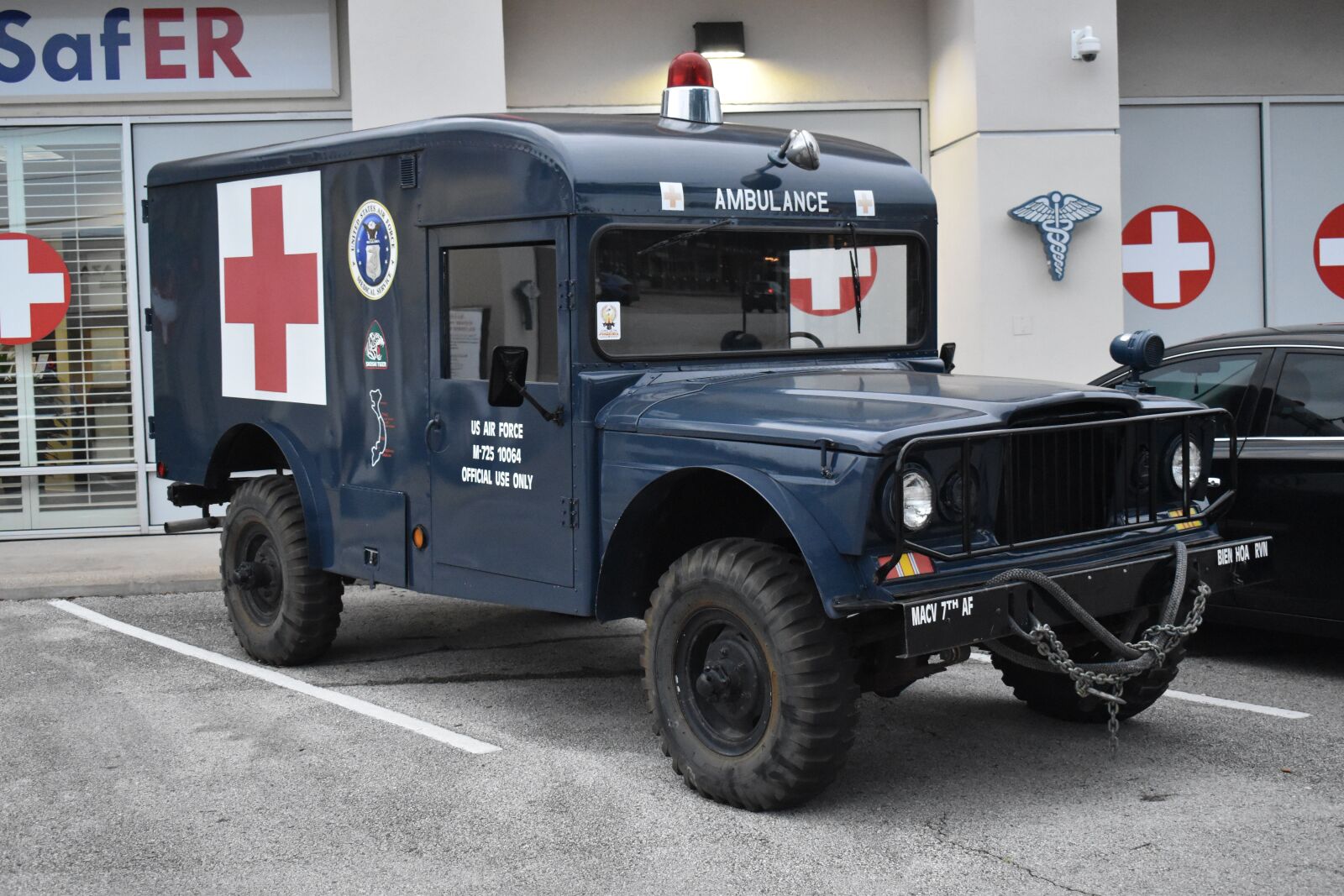Nikon D3500 sample photo. Ambulance, vintage, us air photography