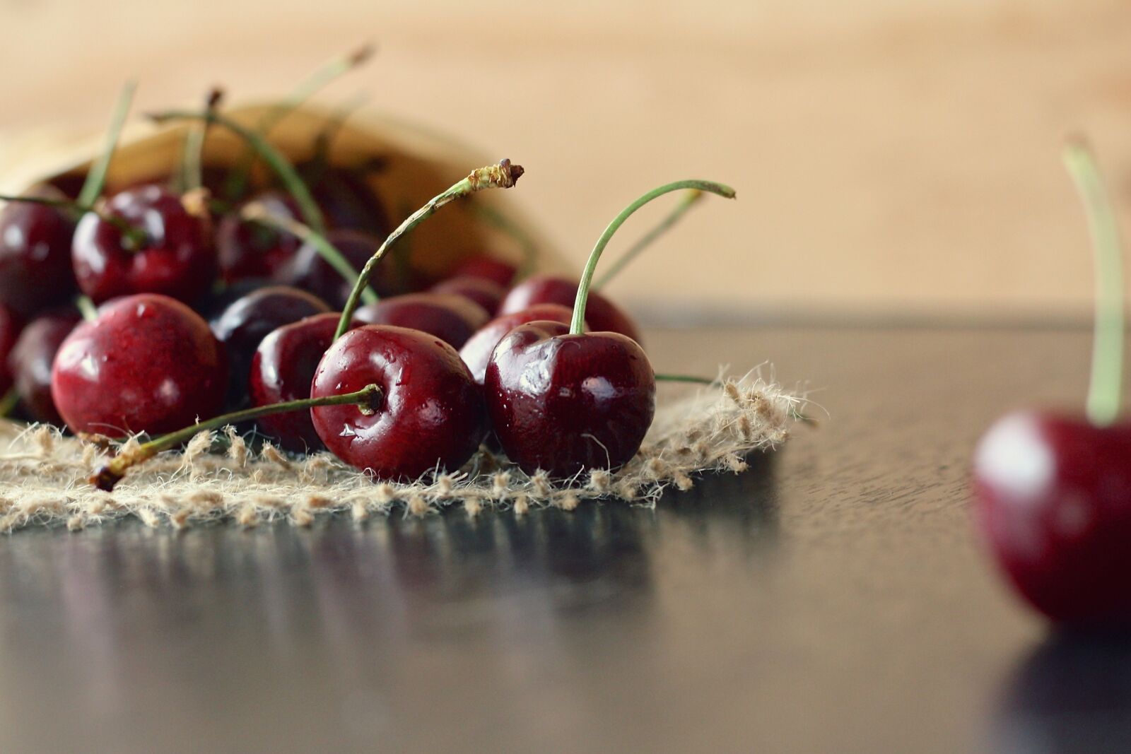 Canon EOS 1000D (EOS Digital Rebel XS / EOS Kiss F) sample photo. Cherry, red, macro photography