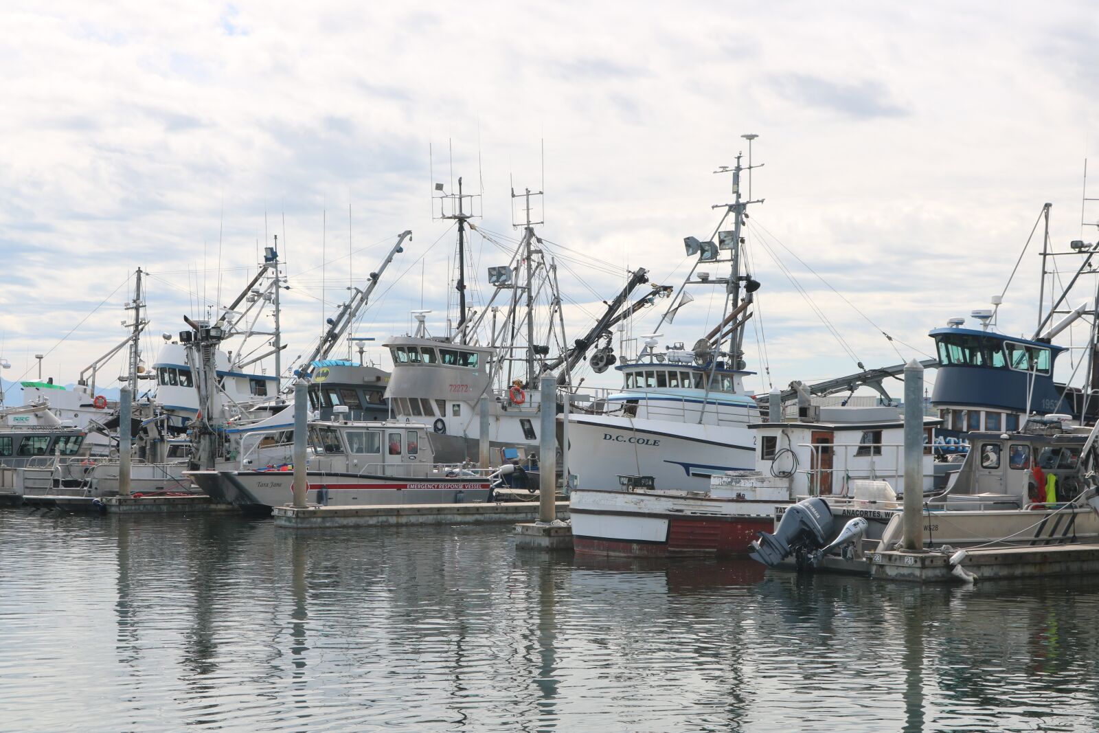 Canon EOS 750D (EOS Rebel T6i / EOS Kiss X8i) sample photo. Boats, marina, dock photography