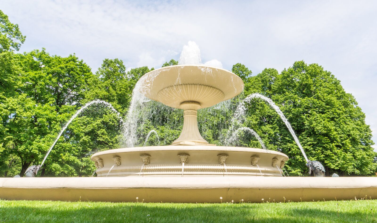 Sony Alpha a5000 (ILCE 5000) sample photo. Fountain, garden, park photography