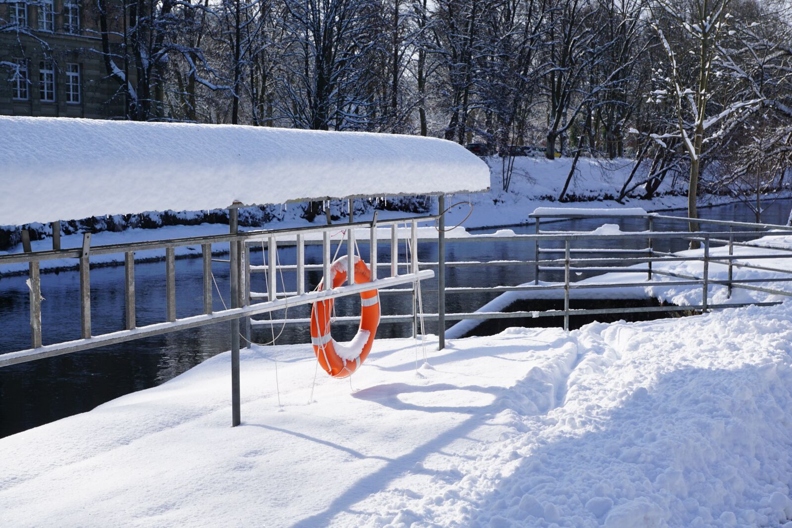 Sony ILCA-77M2 sample photo. Snow, winter, danube photography