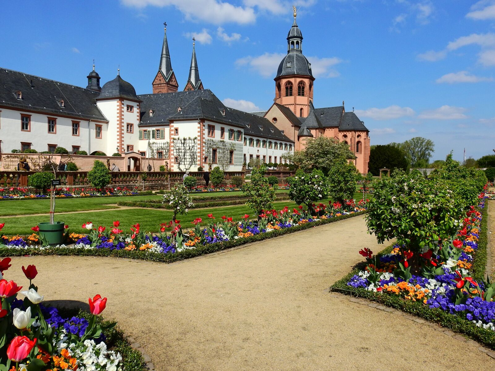 Nikon Coolpix P900 sample photo. Castle, church, monastery photography