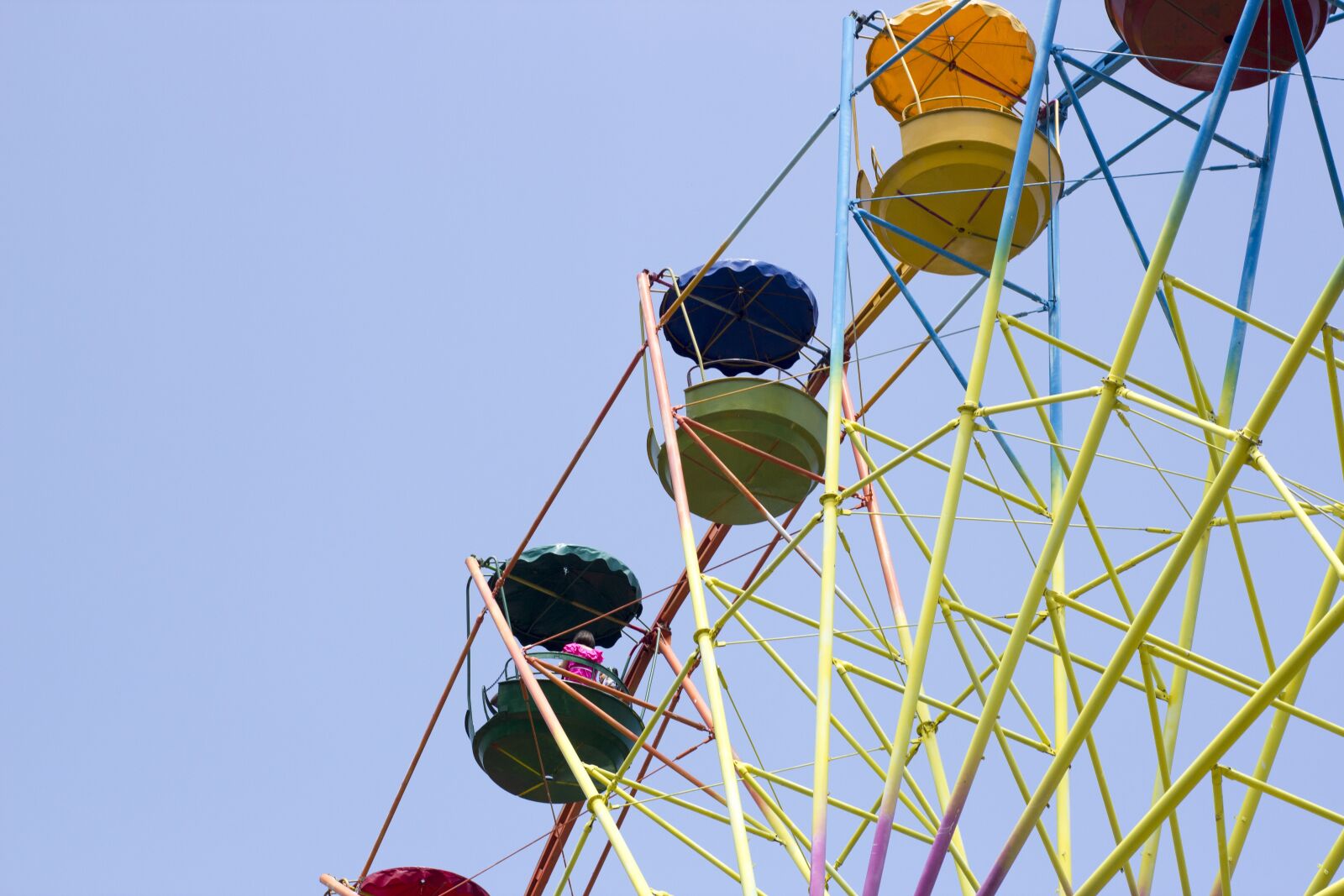 Canon EOS 550D (EOS Rebel T2i / EOS Kiss X4) sample photo. Carousel, sky, summer photography