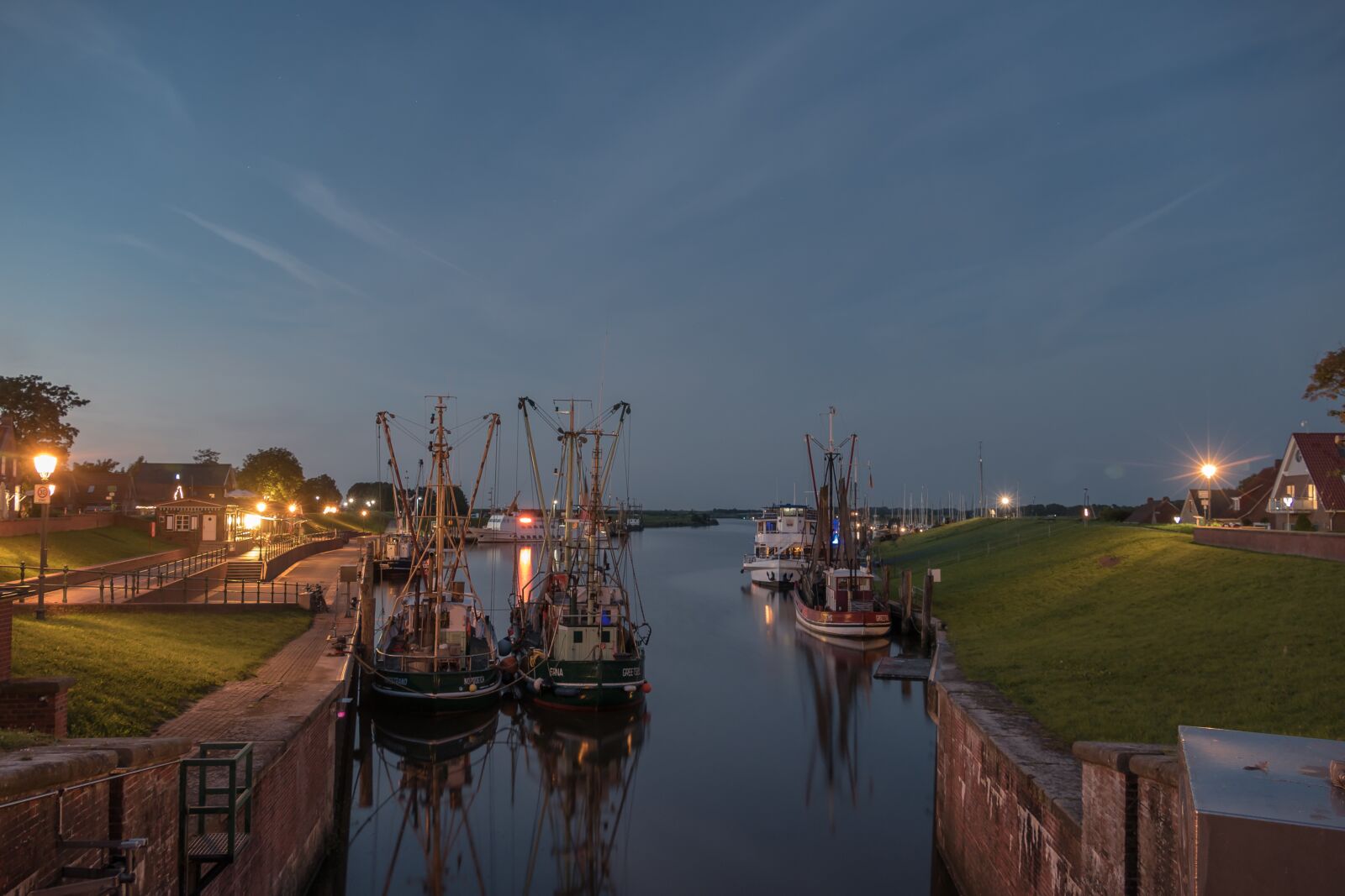 Panasonic Lumix DMC-FZ1000 sample photo. Greetsiel, port, fishing vessel photography