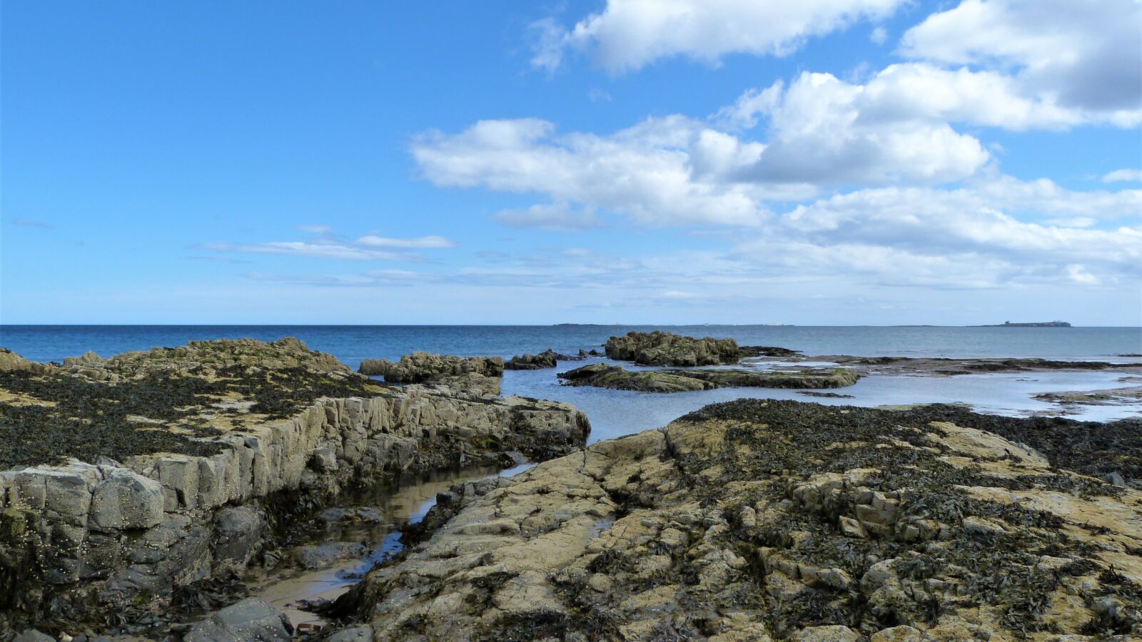 Panasonic Lumix DMC-FZ40 (Lumix DMC-FZ45) sample photo. Rockpool, rocks, coast photography