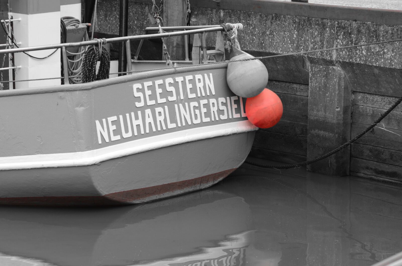 Nikon D5100 sample photo. Boat, rear, boje photography