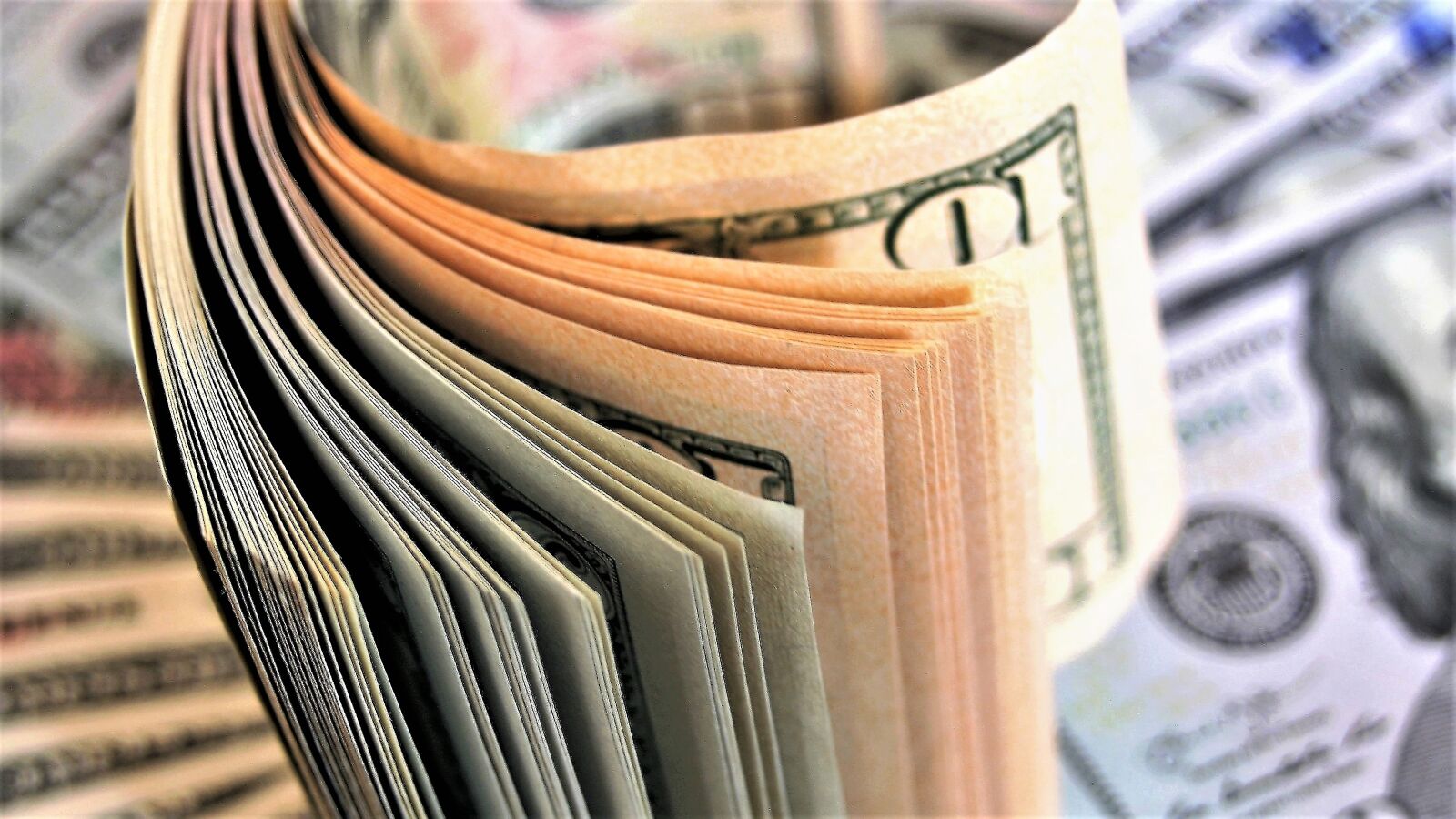 Canon EOS 400D (EOS Digital Rebel XTi / EOS Kiss Digital X) sample photo. Counting, euro banknotes, business photography