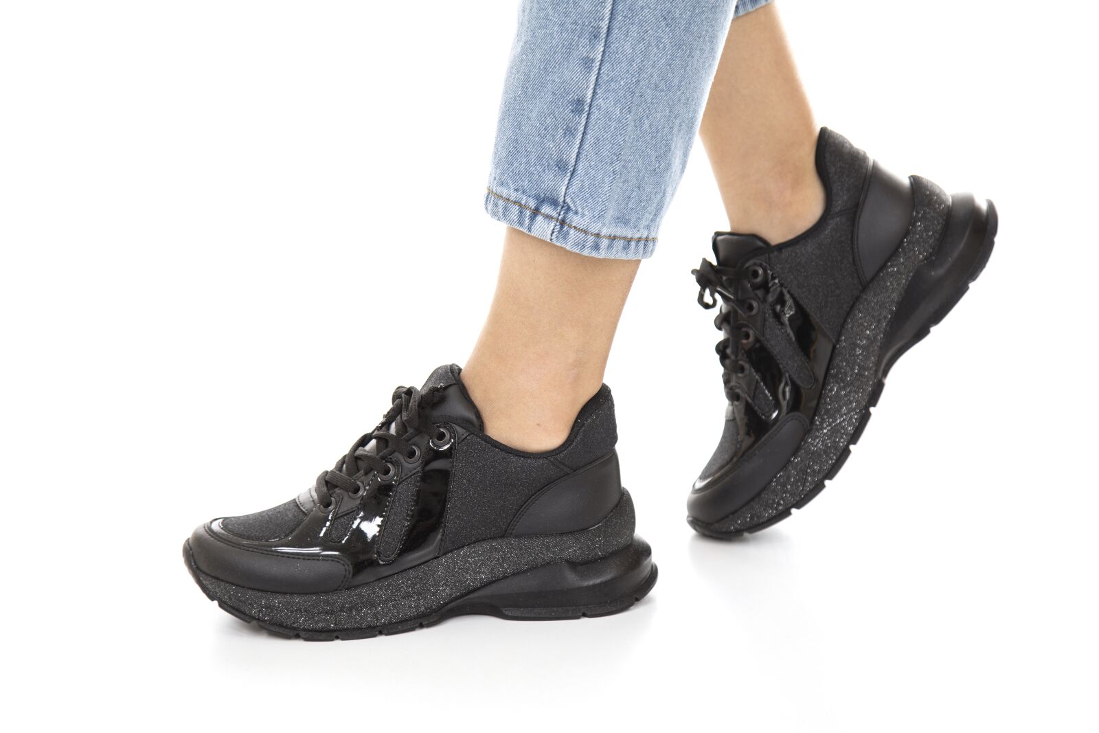 Canon EOS 5D Mark IV sample photo. Shoes, fashion, woman photography