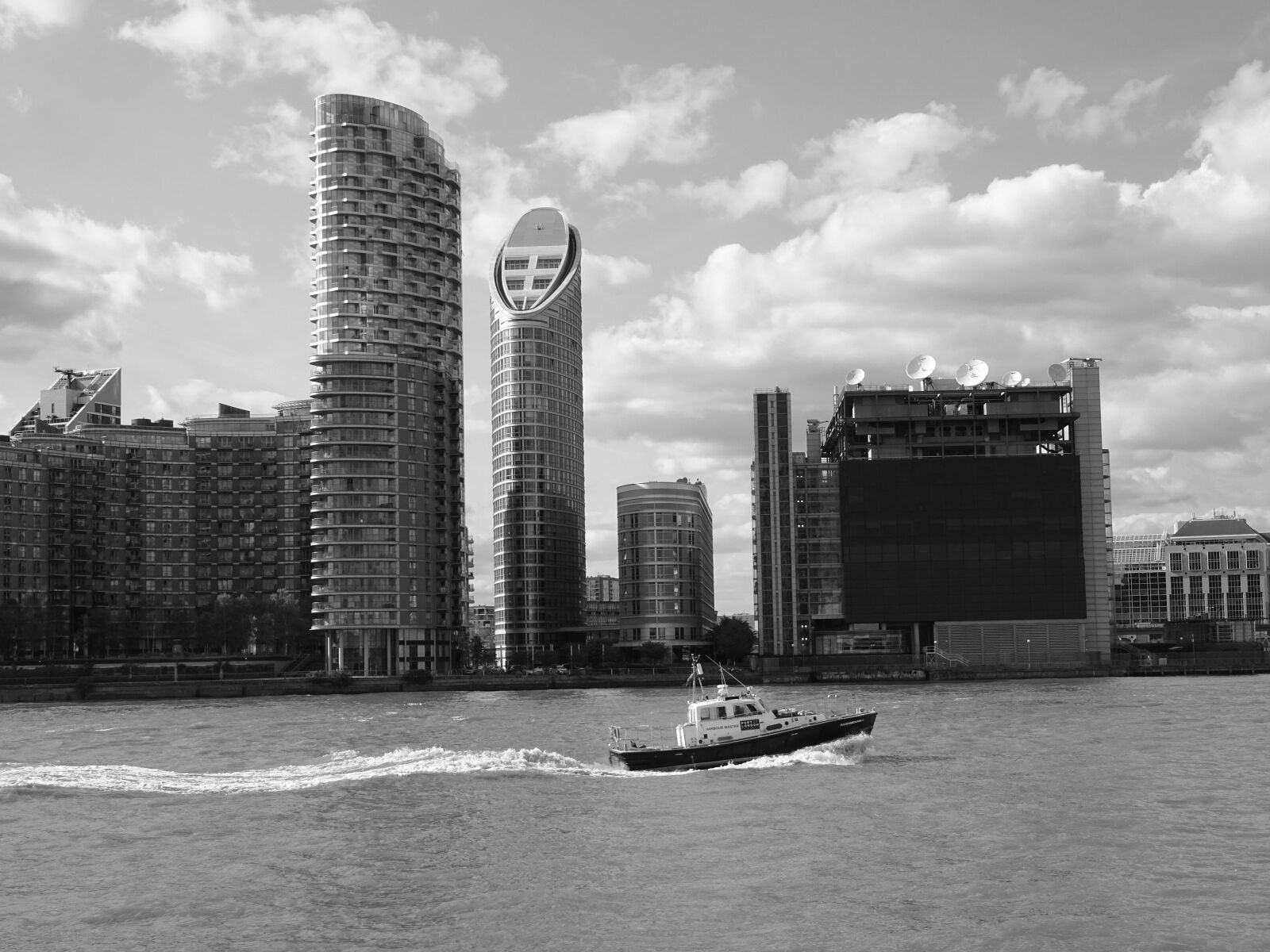 Sony DSC-HX60 sample photo. Architecture, boat, buildings, business photography