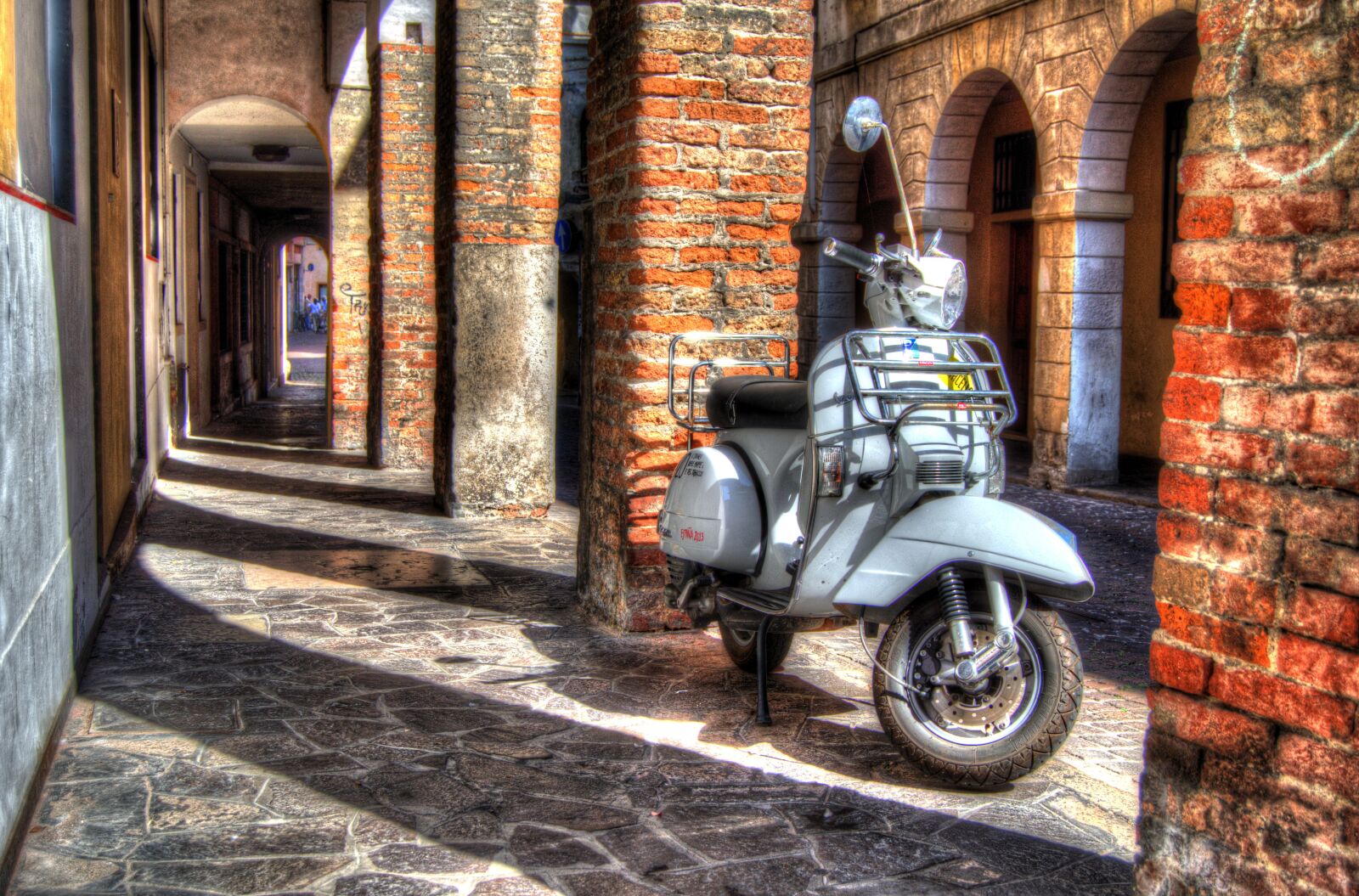 Nikon D5100 sample photo. Portici, wasp, moto photography