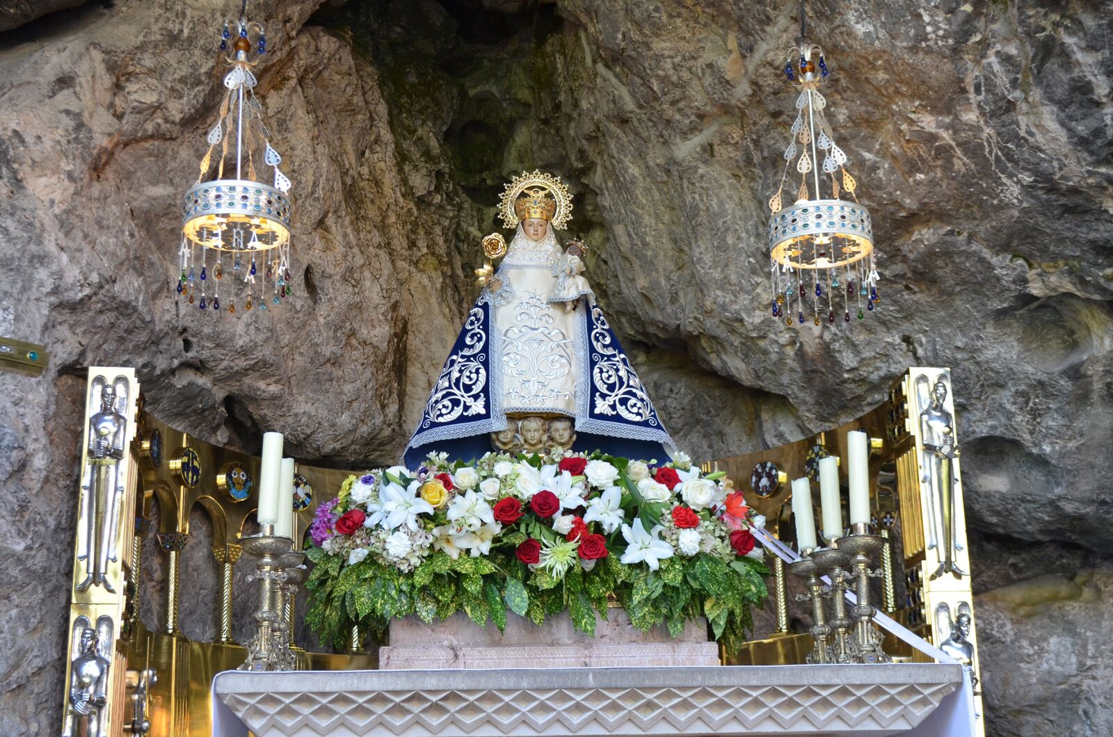 Nikon D5100 sample photo. Covadonga, catholic, church photography