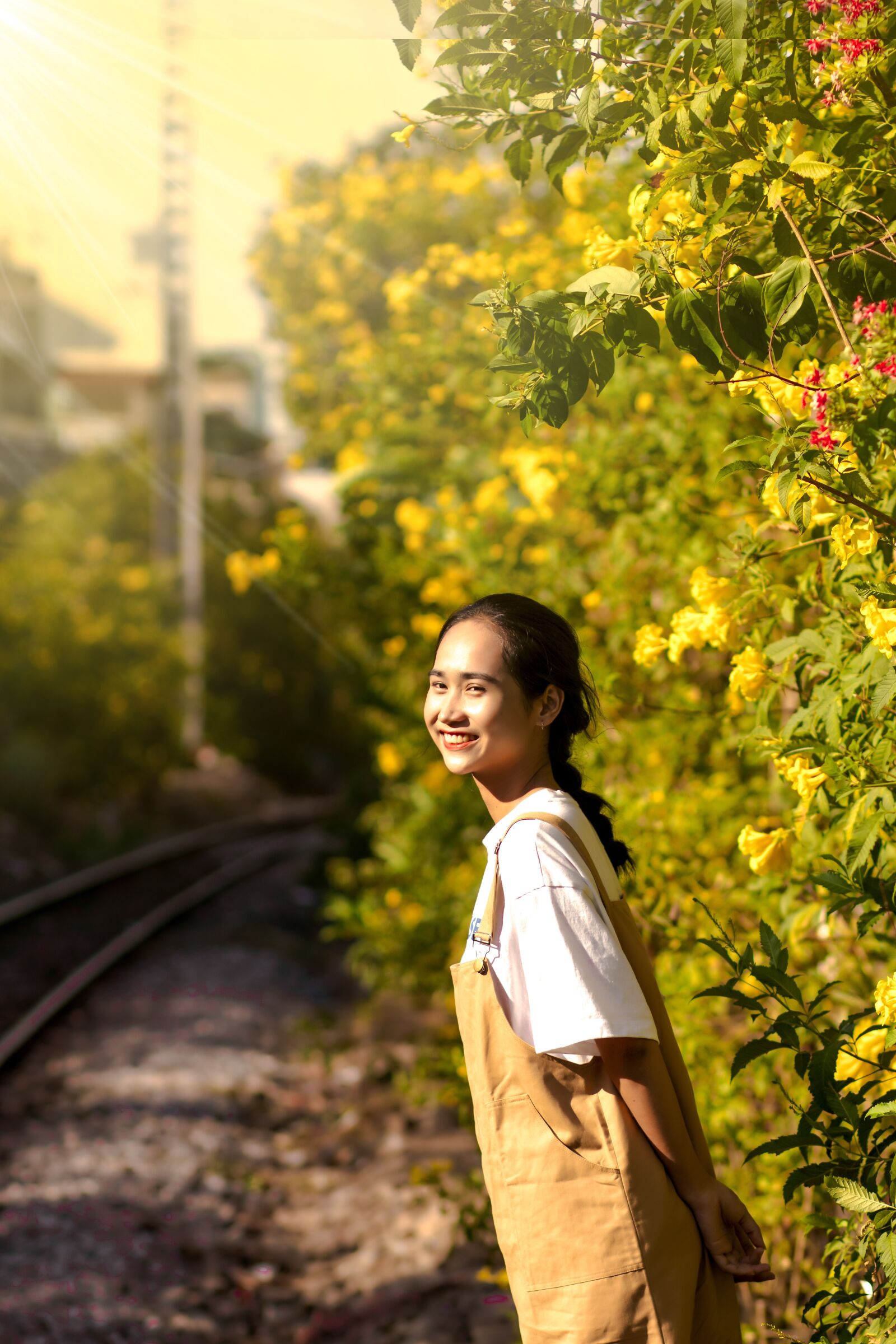 Canon EOS 80D + Canon EF 85mm F1.8 USM sample photo. Portrait, girl, sunshine photography