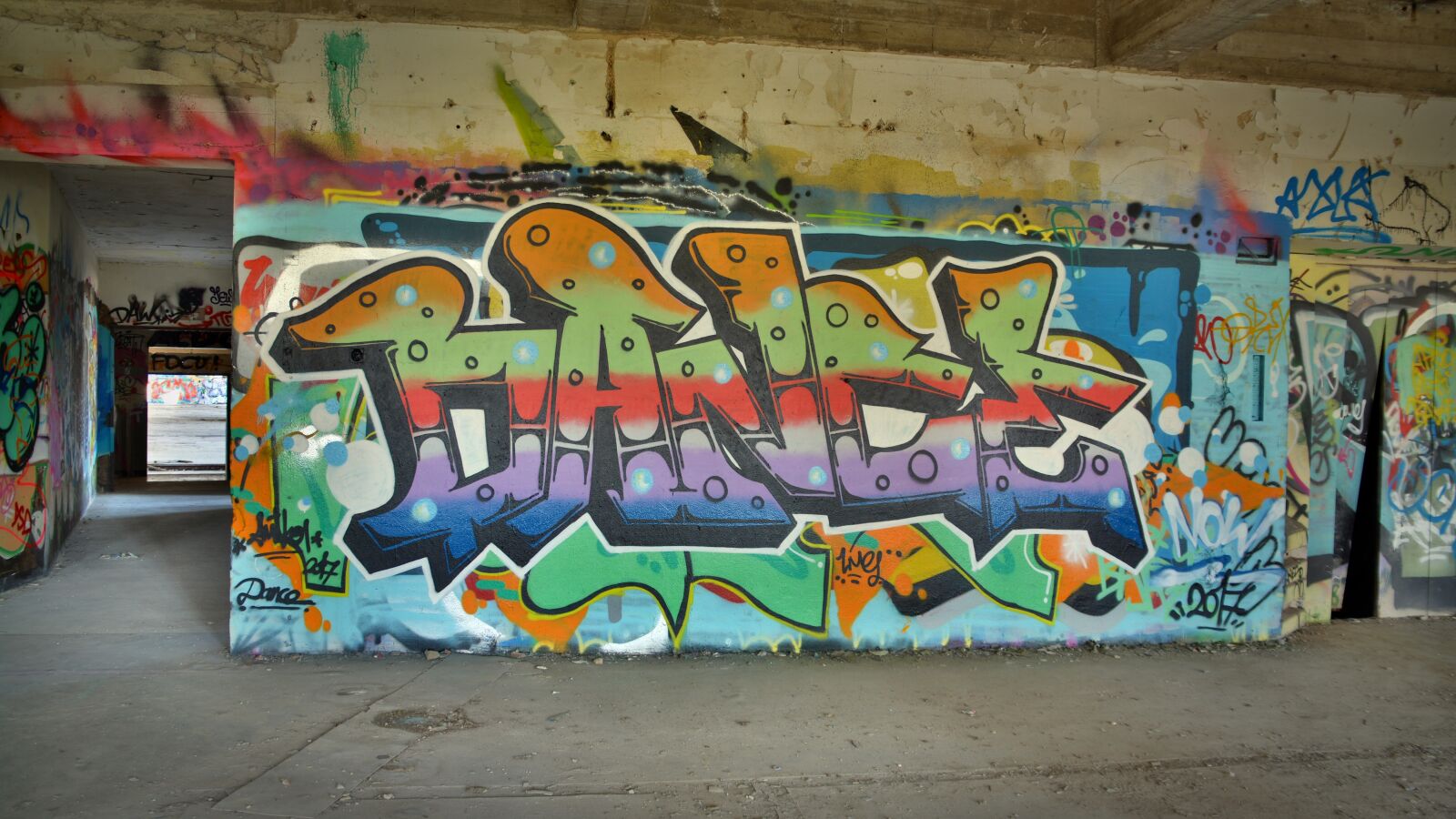 Nikon D5200 sample photo. Lost places, graffiti, ruin photography