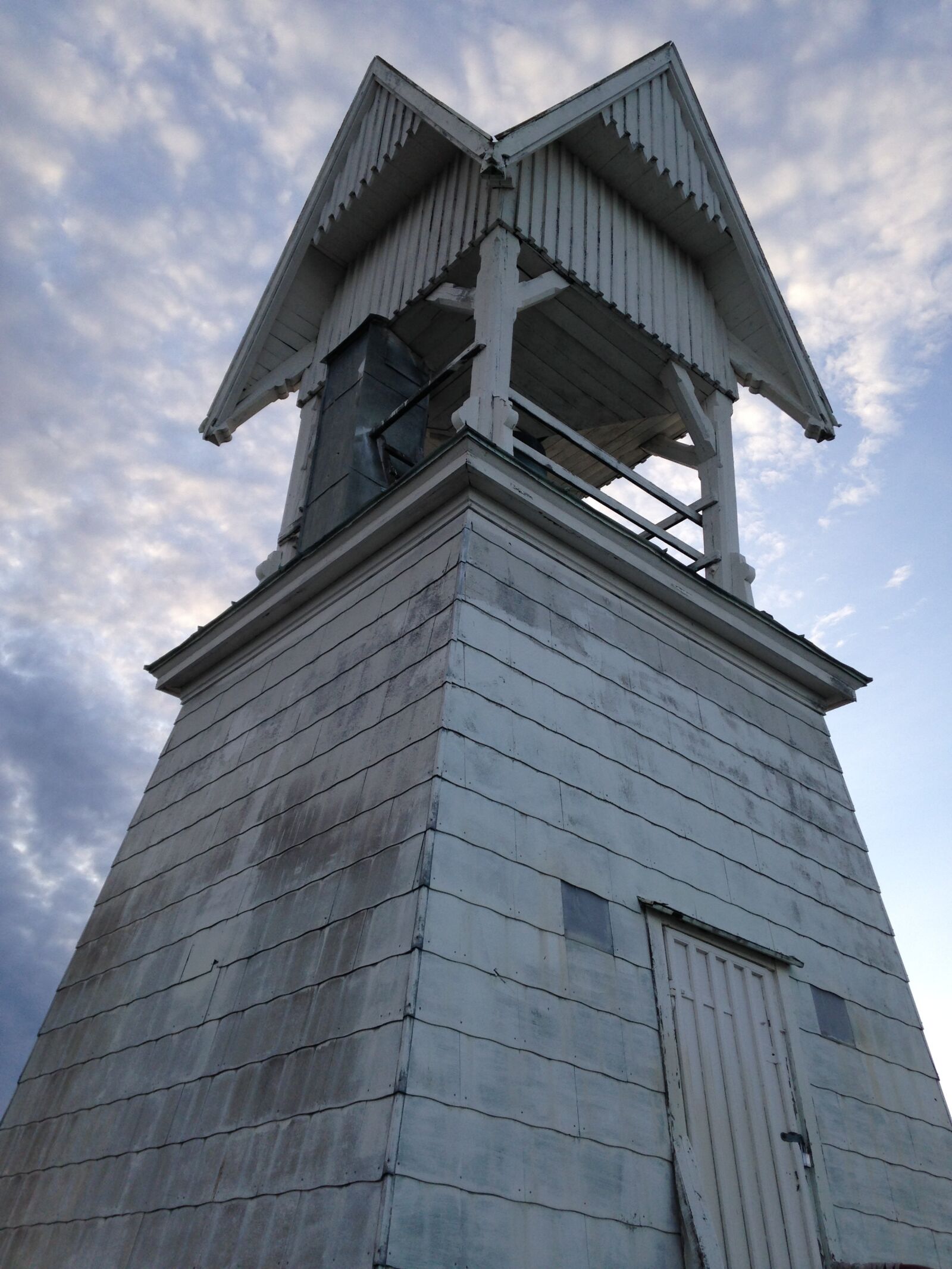iPhone 5 back camera 4.12mm f/2.4 sample photo. Tower, sky, summer photography