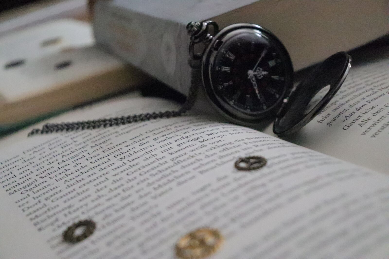 Canon EOS 77D (EOS 9000D / EOS 770D) sample photo. Clock, time, hours photography