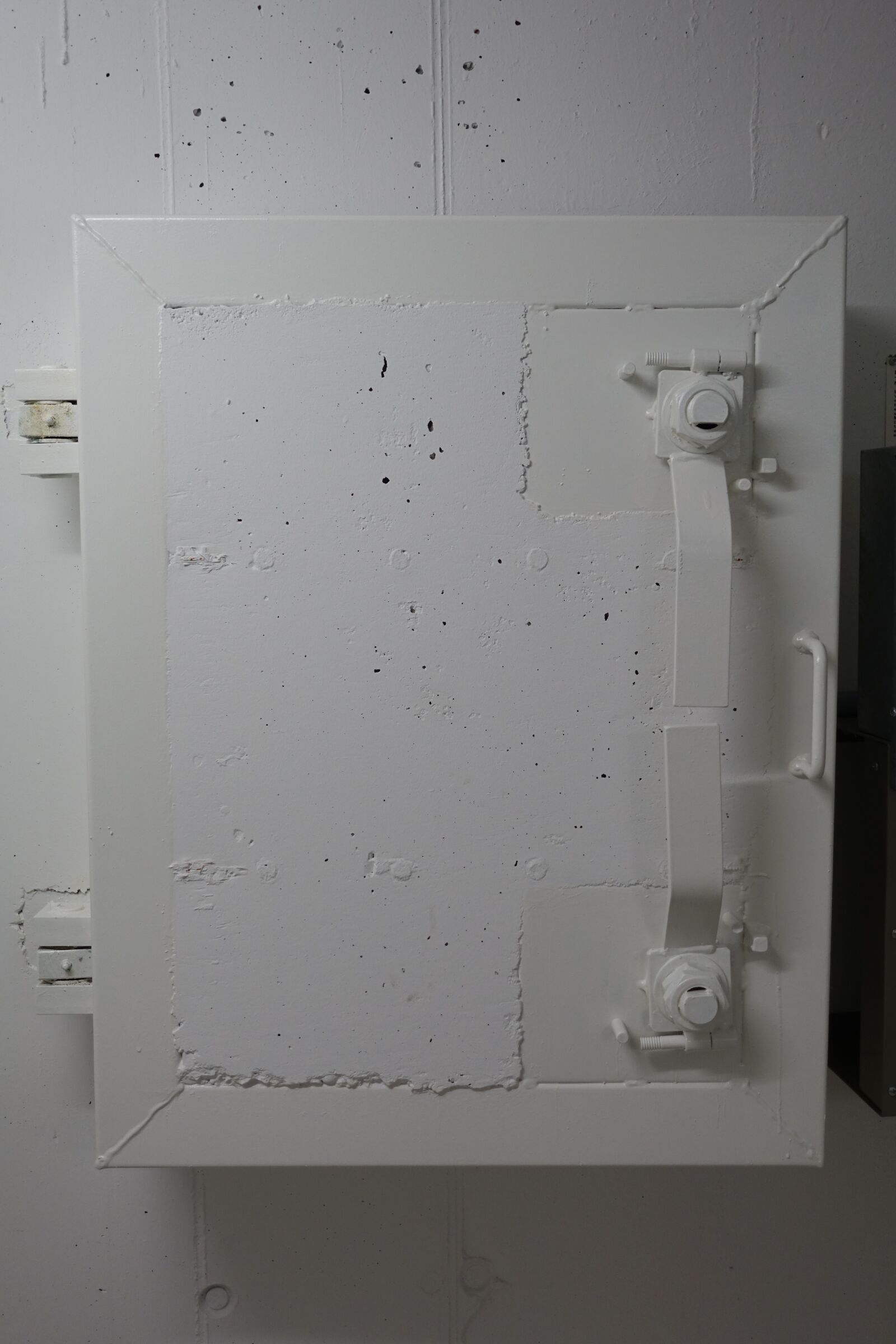 Sony Cyber-shot DSC-RX100 IV sample photo. Vault door, bunker door photography