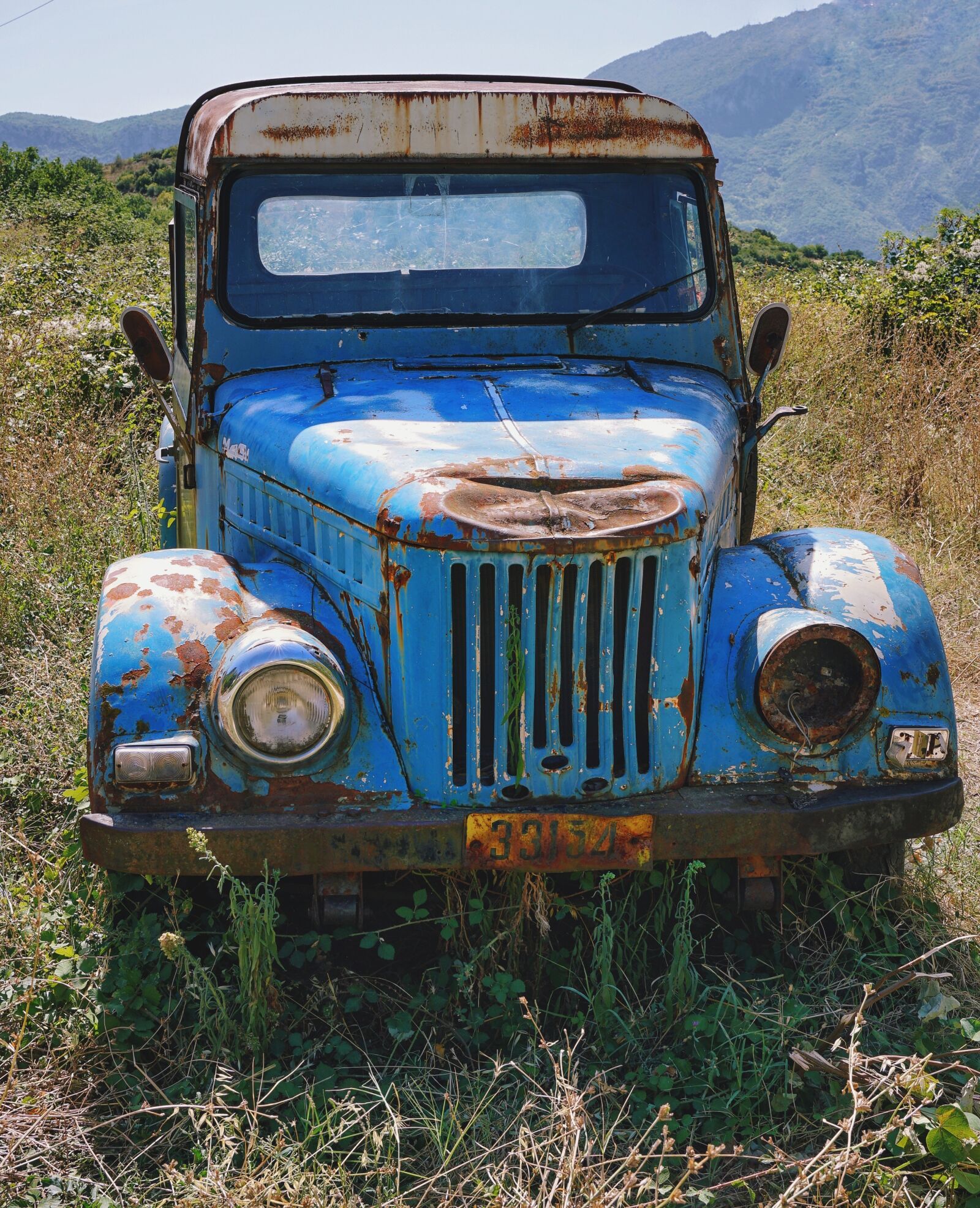 Sony a7R II + Sony FE 24-70mm F2.8 GM sample photo. Old, wreck, jeep photography