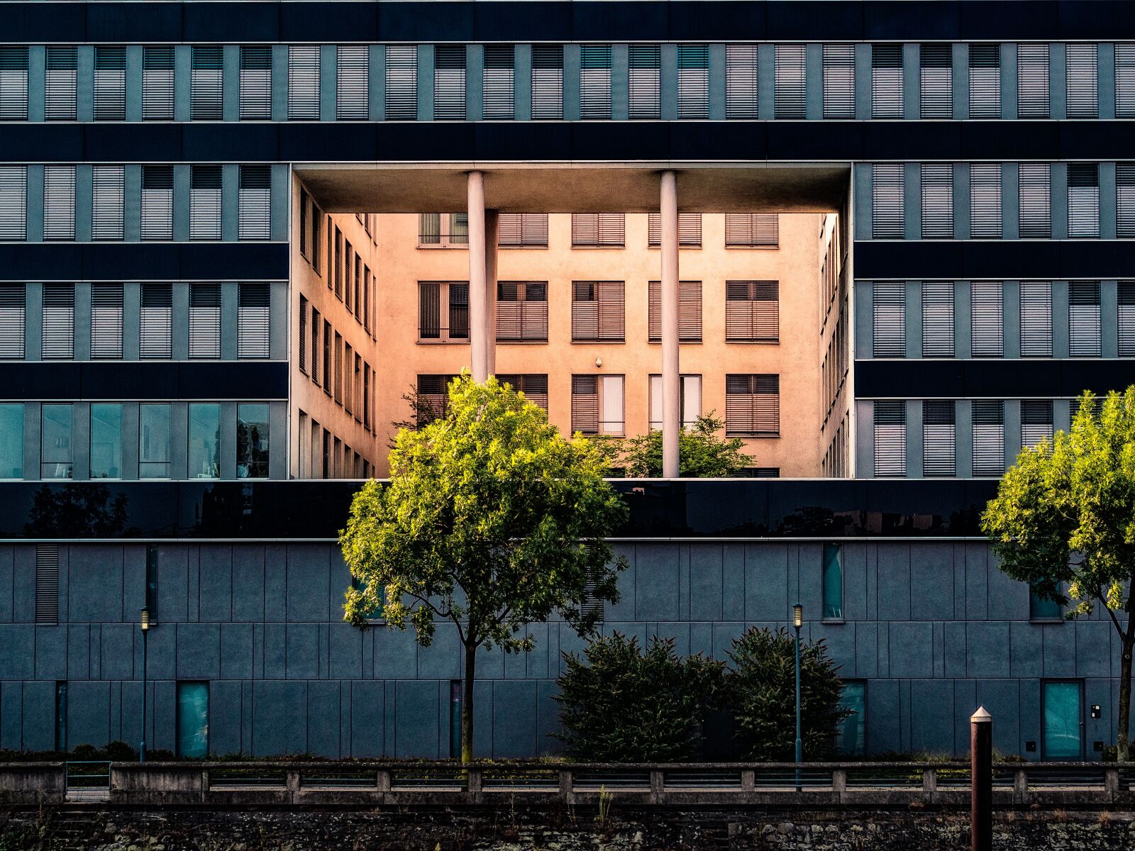 Olympus OM-D E-M10 sample photo. Architecture, duisburg, window photography