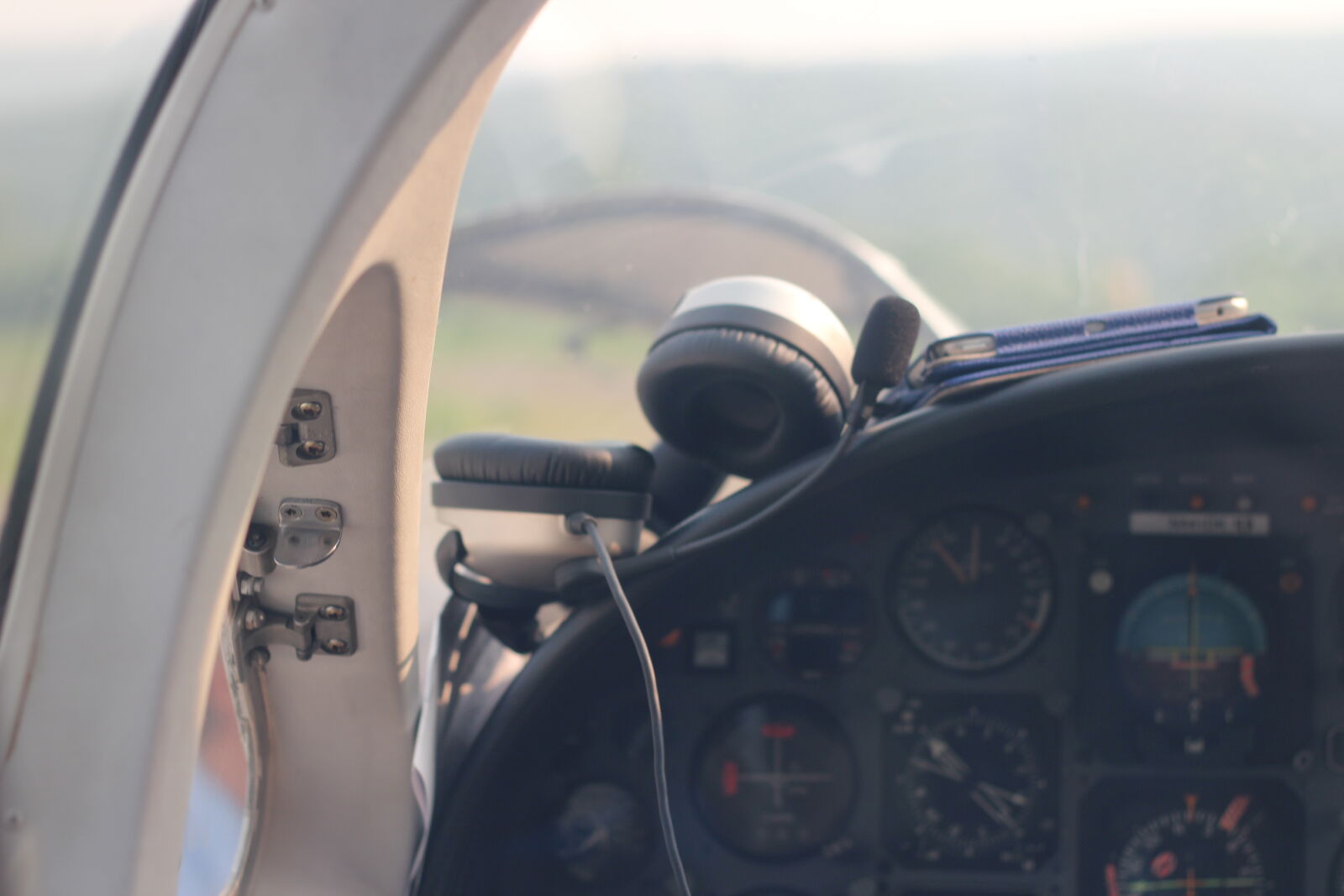 Canon EOS 600D (Rebel EOS T3i / EOS Kiss X5) sample photo. Aeronautical, airplane, airport, aviation photography
