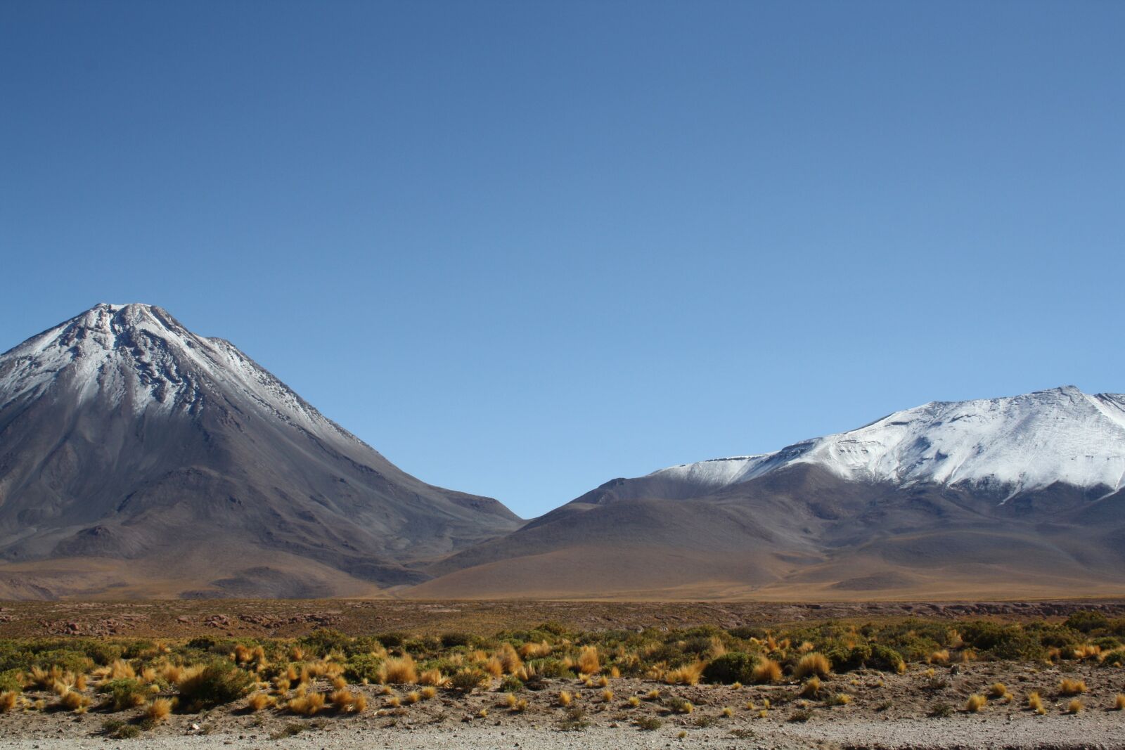 Canon EOS 1000D (EOS Digital Rebel XS / EOS Kiss F) sample photo. Mountain, volcano, snow photography