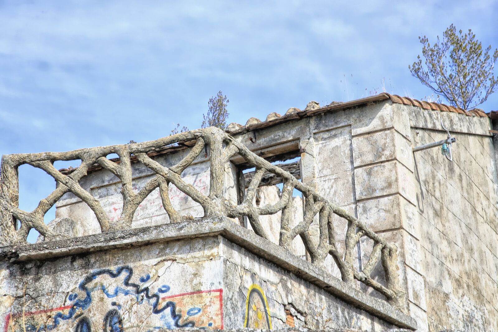 Canon EOS 5D Mark III sample photo. Balcony, house, window photography