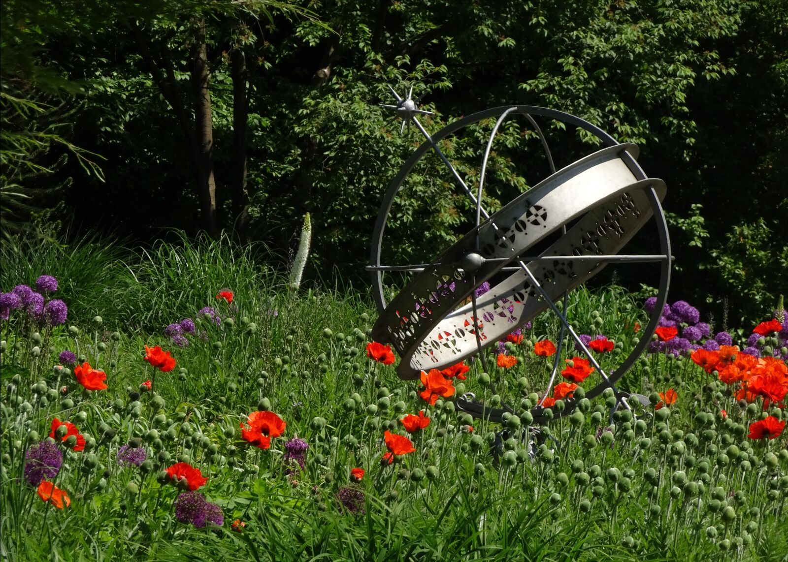 Sony Cyber-shot DSC-HX90V sample photo. Sundial, park, summer photography