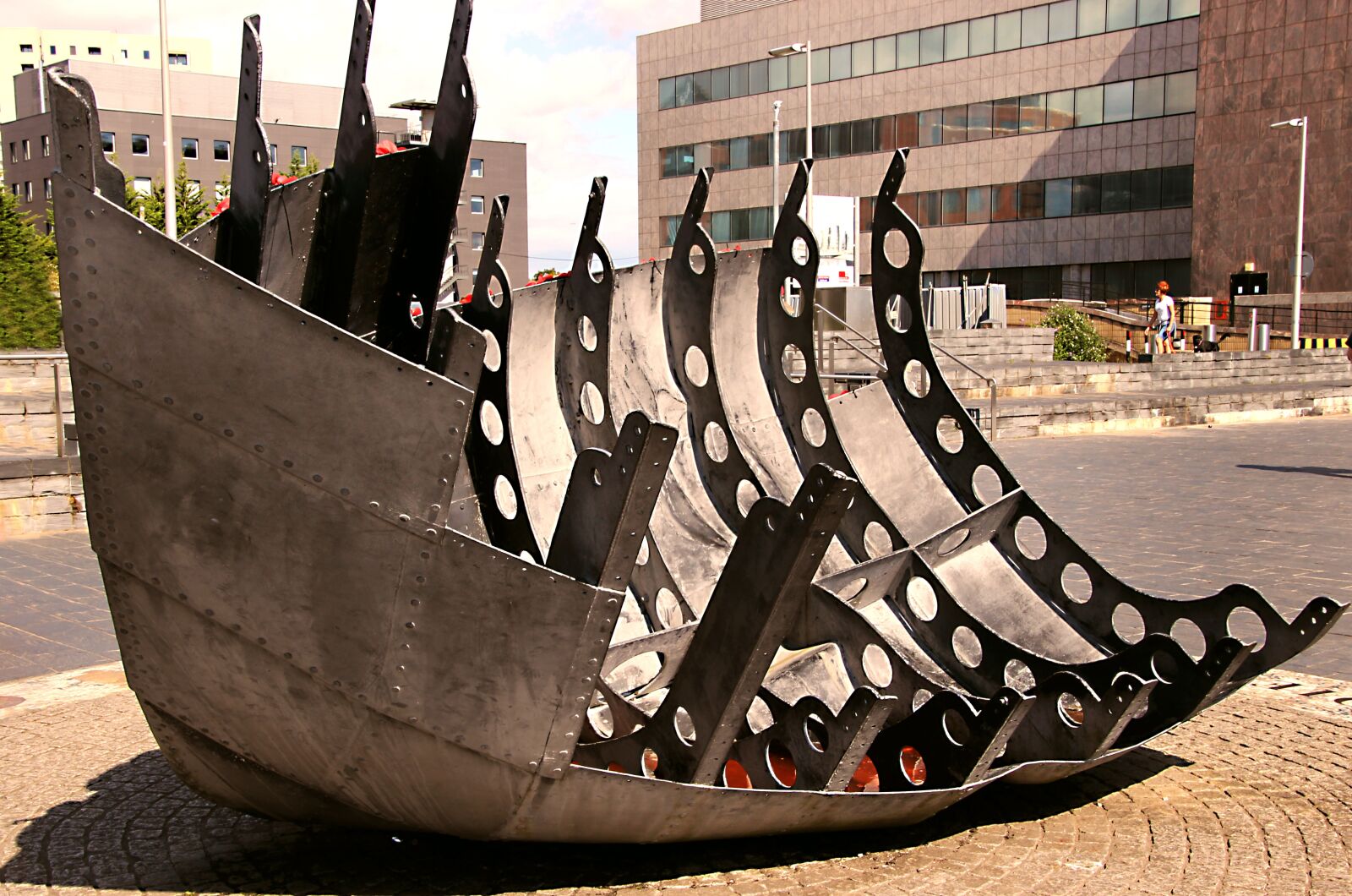 Canon EOS 700D (EOS Rebel T5i / EOS Kiss X7i) sample photo. Sculpture, steel, metal photography